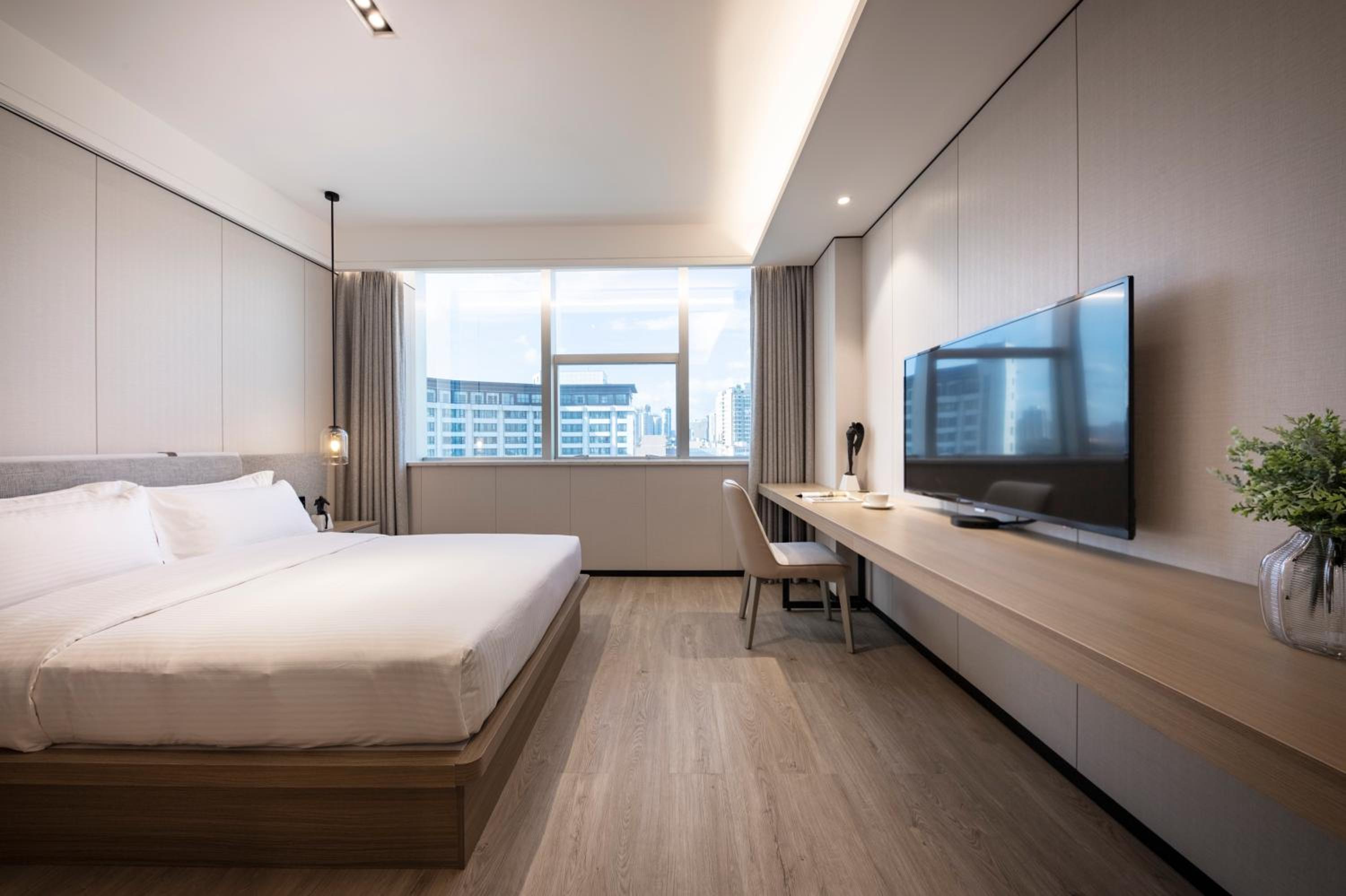 Deluxe King Room photo 2