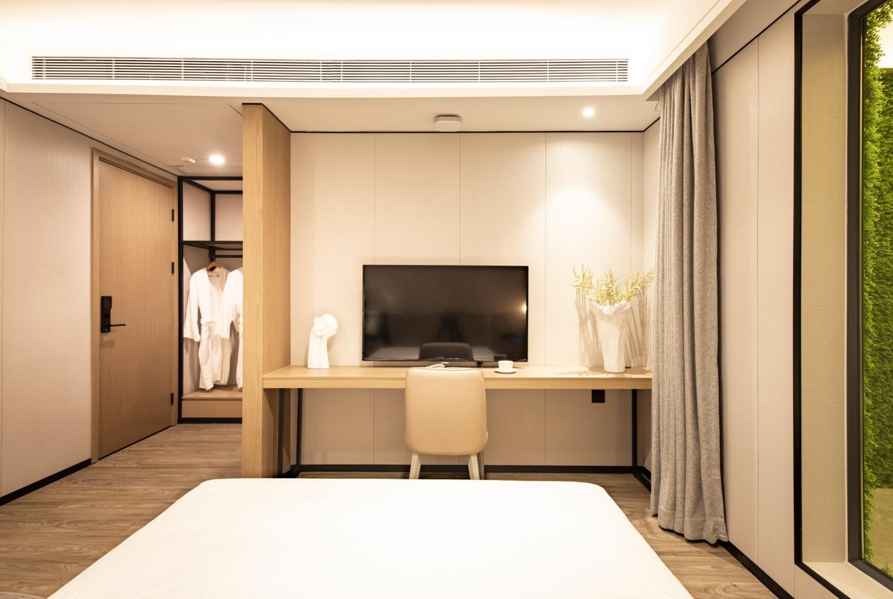 Superior King Room （No Window） photo 3