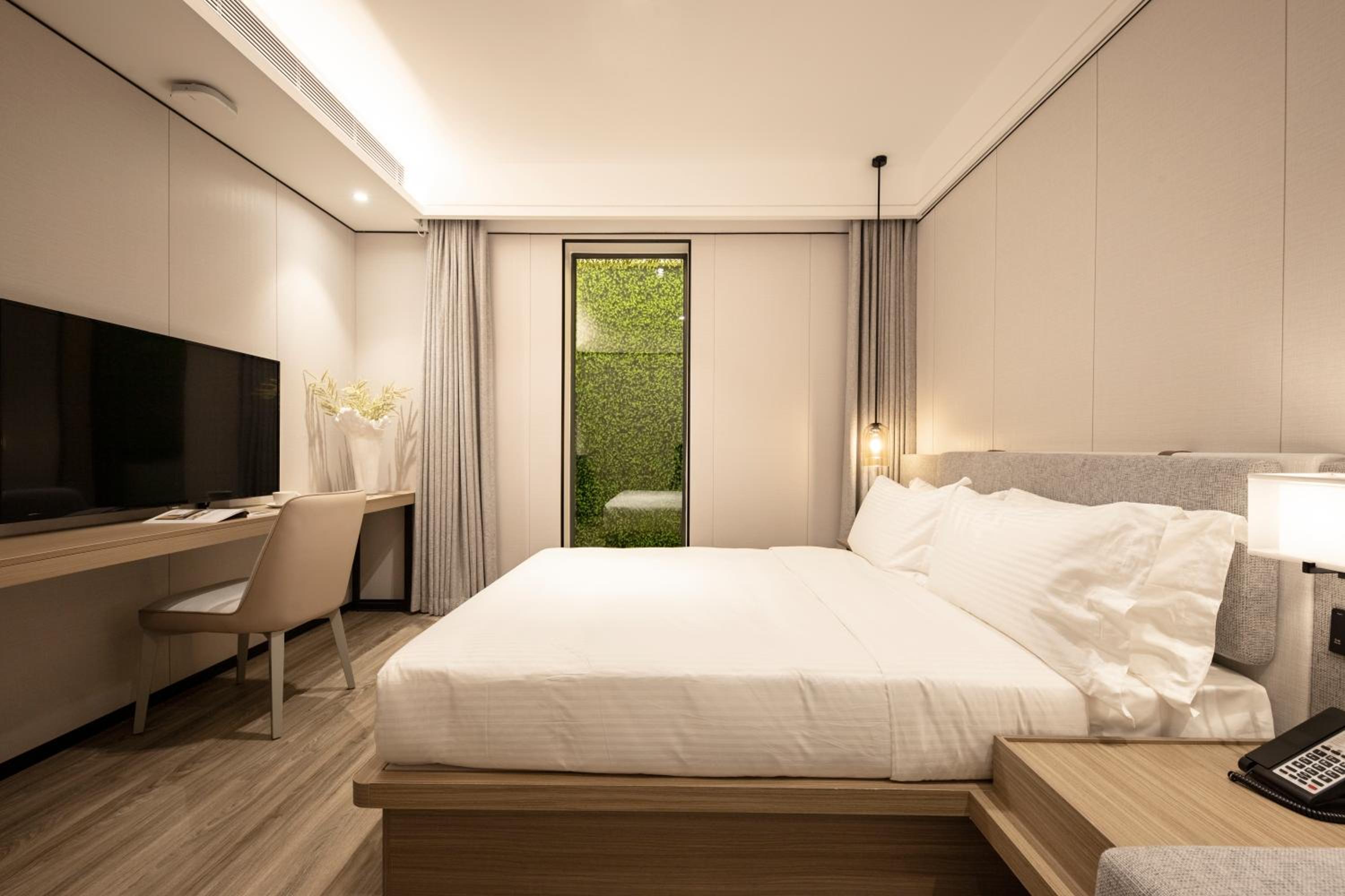 Superior King Room （No Window） photo 2
