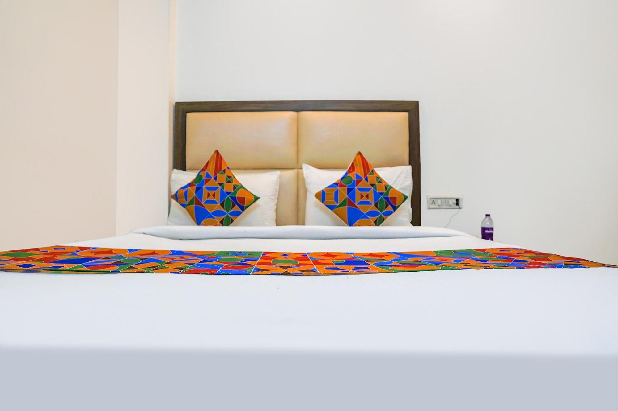 Deluxe Room - Photo 4