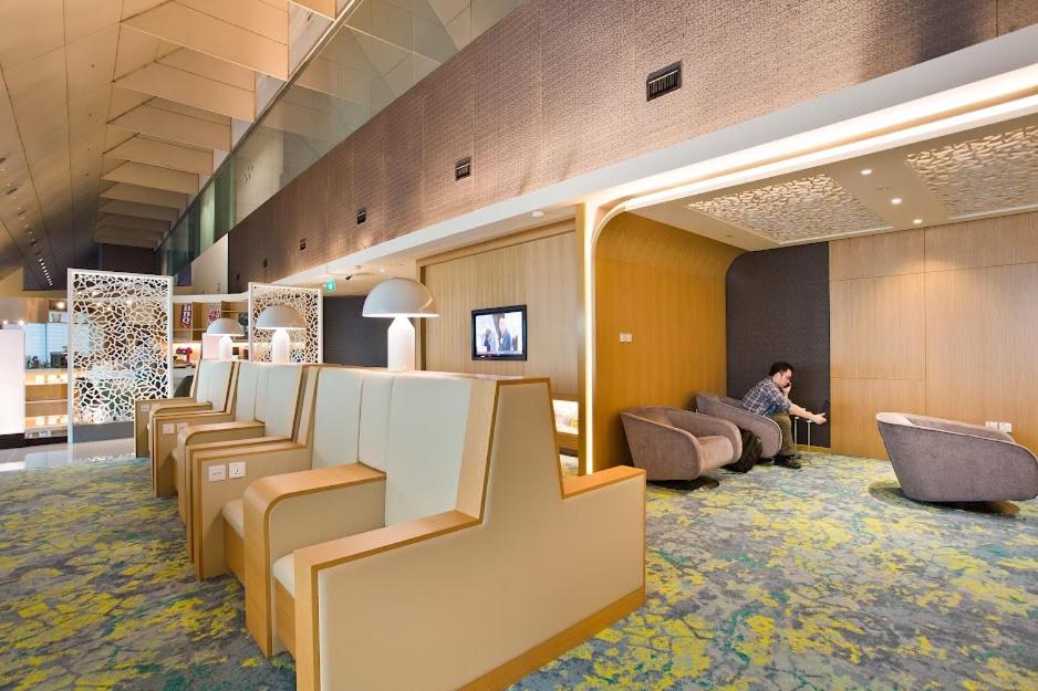 3 Hours Lounge Use Seated Sofa Chairs (NO BED) Check-in between 7AM to 7PM photo 3
