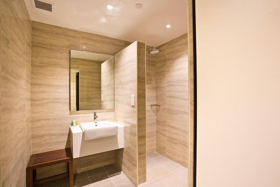 6 Hours Nap Room + Free Meals (Common shower & Toilet) Check-in between 7AM to 7PM photo 3