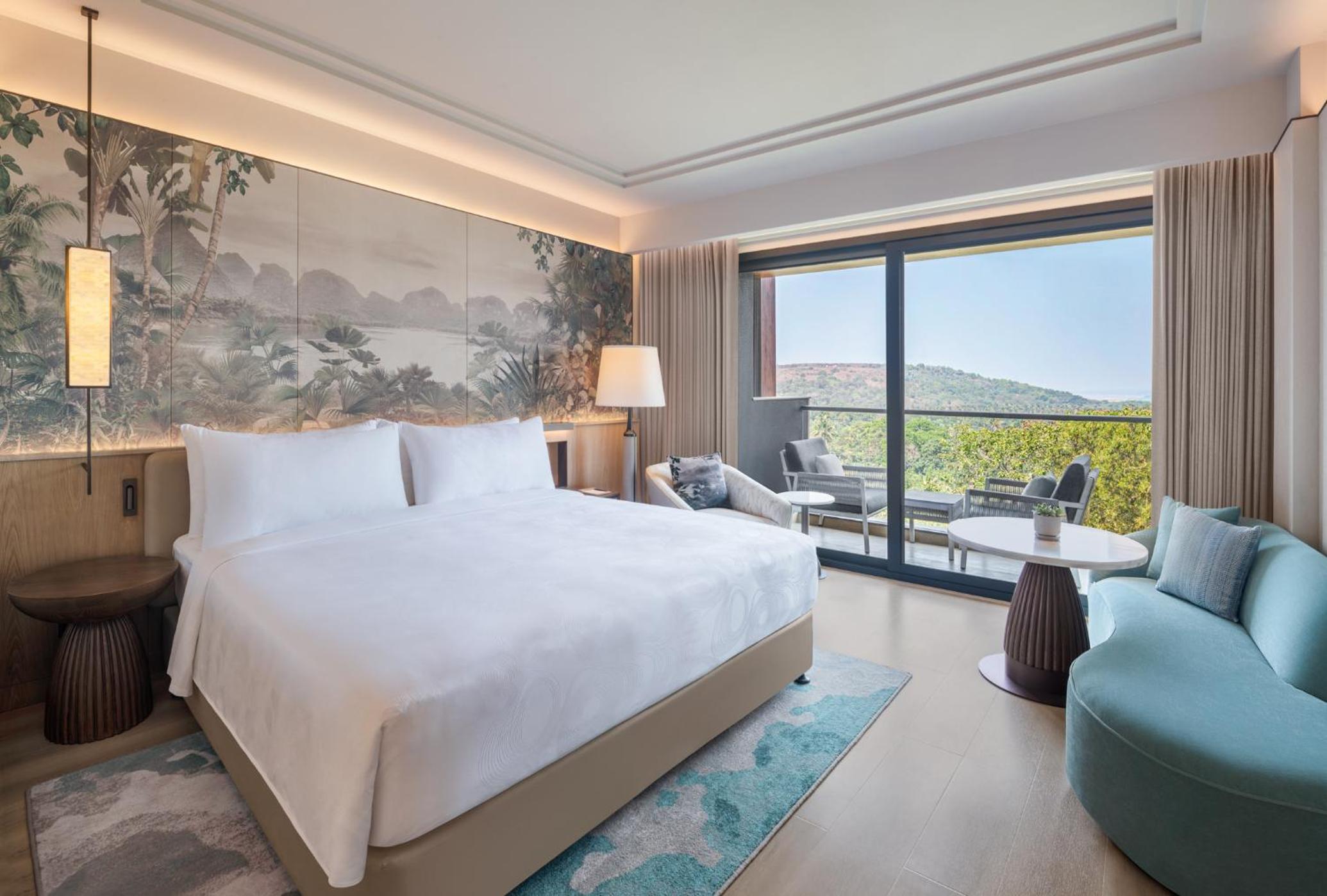 Grand Luxury King Room with Balcony and Forest View - Photo 5