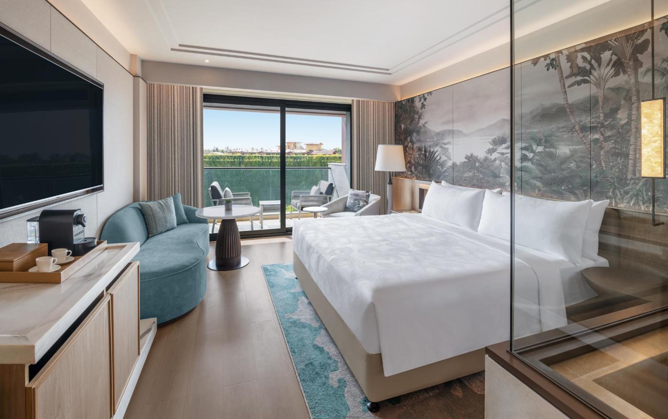 Luxury King Room with Balcony and Courtyard View