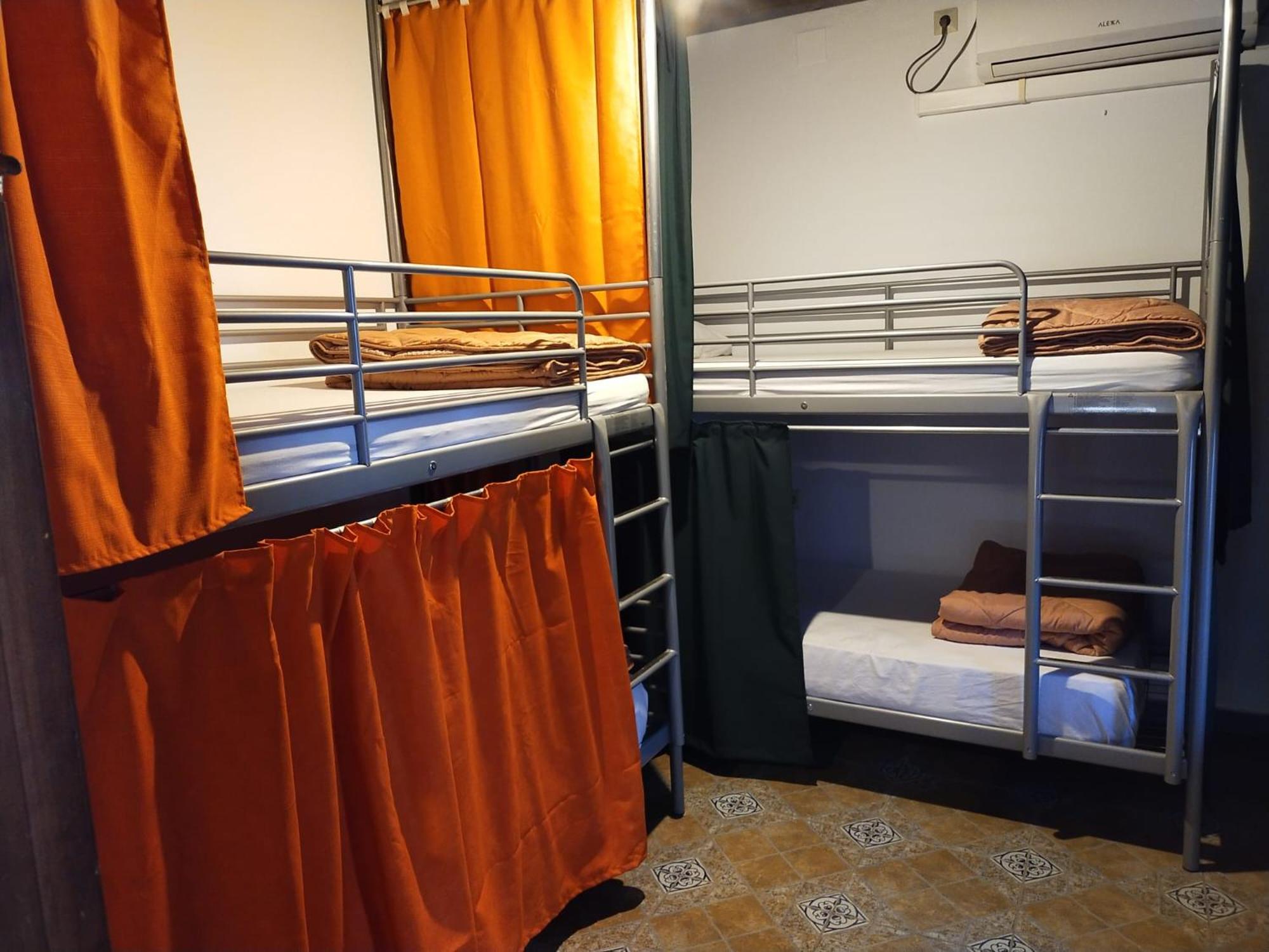 Litera en Dormitorio Femenino de 6 Camas.