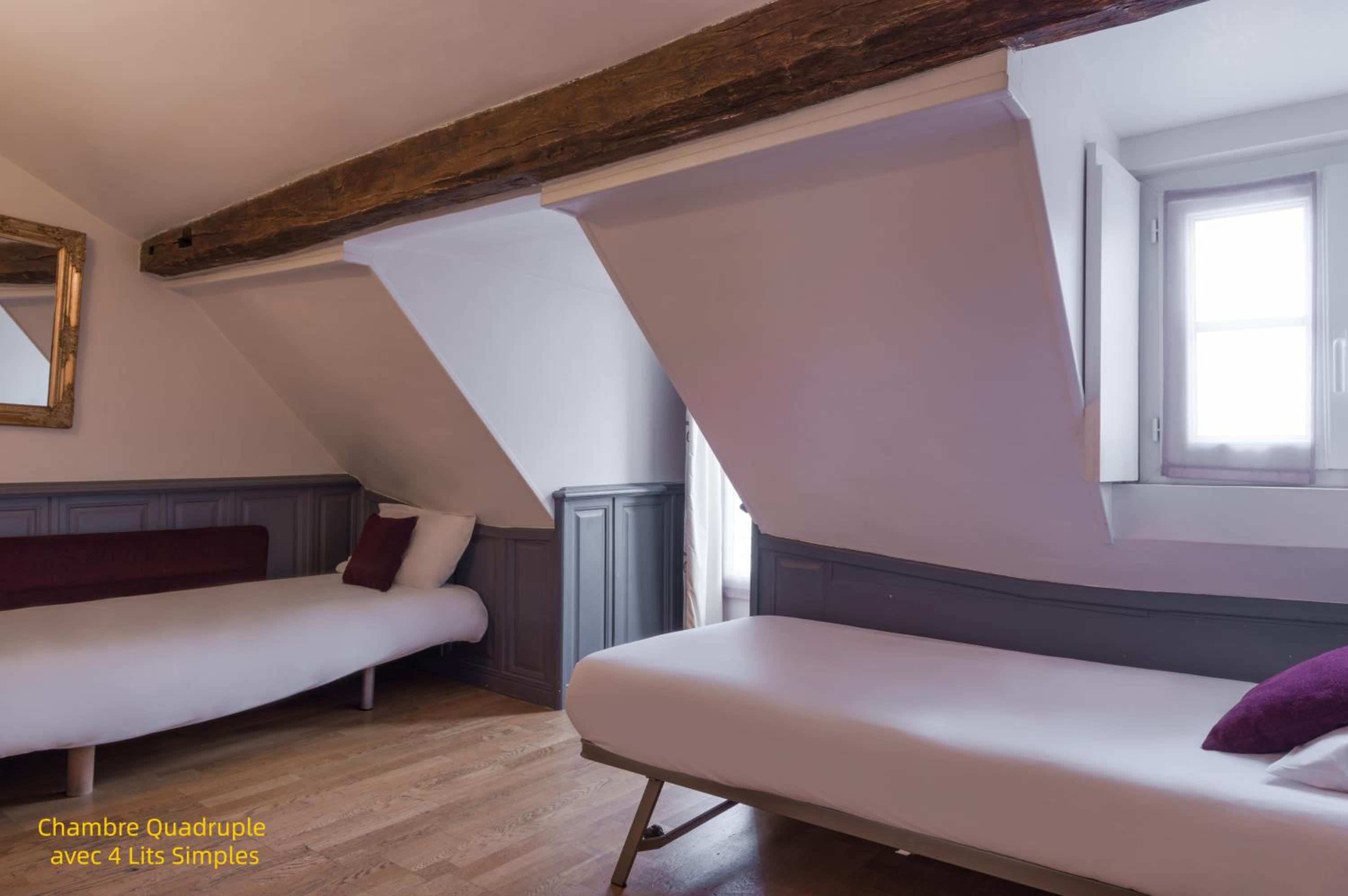 Quadruple Room with four single beds photo 3