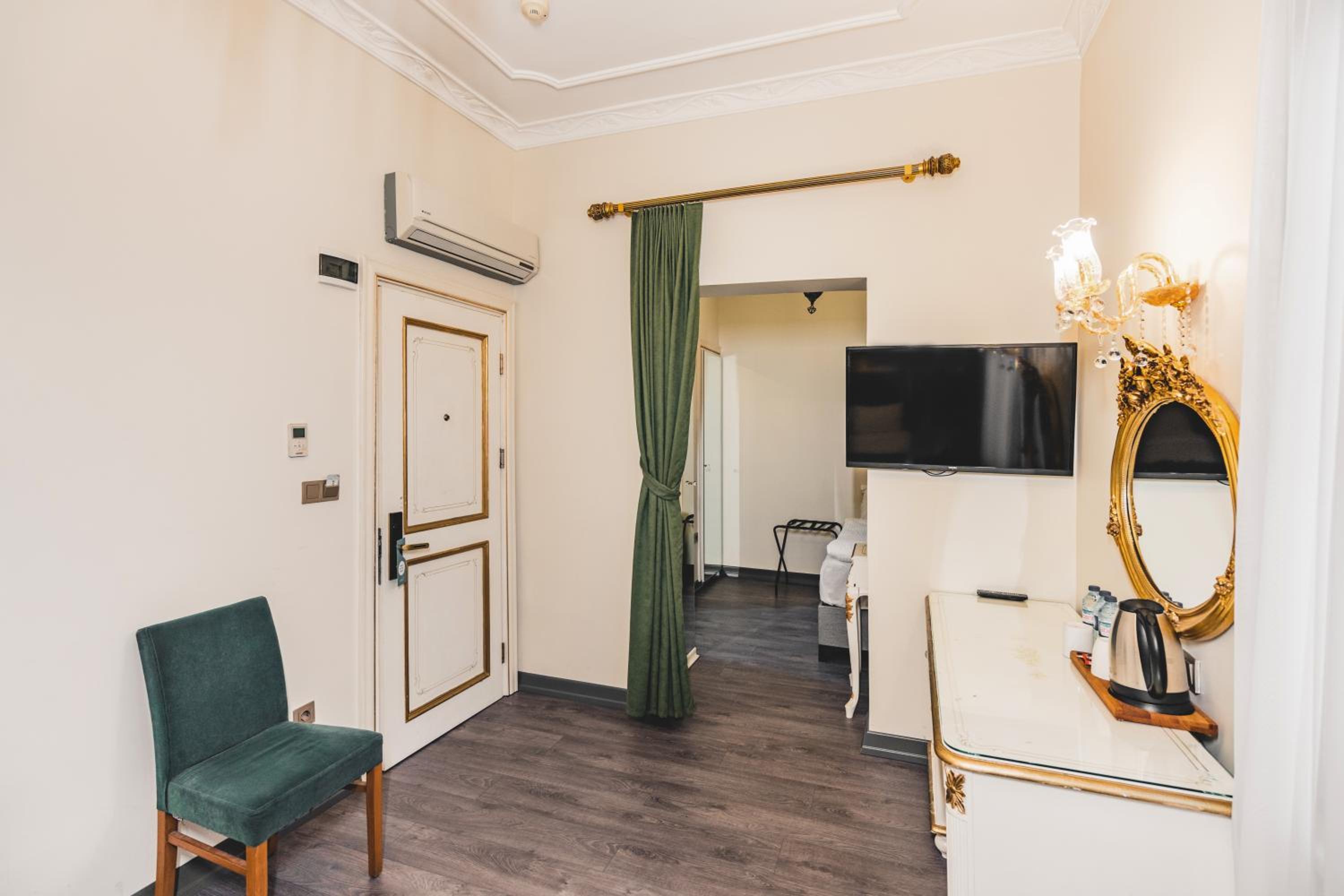 Superior Triple Room photo 3
