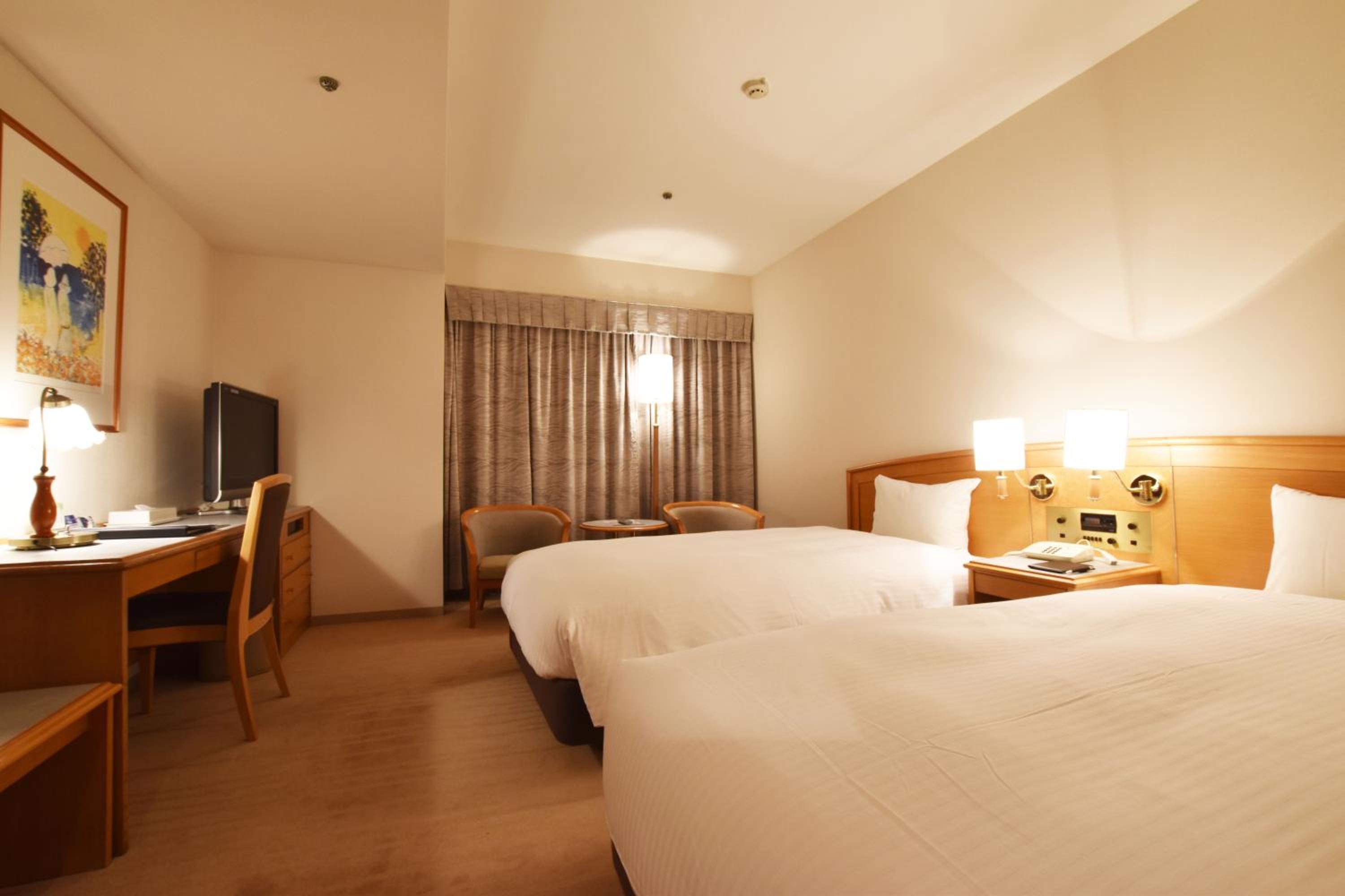 Twin Room - Non-Smoking photo 2