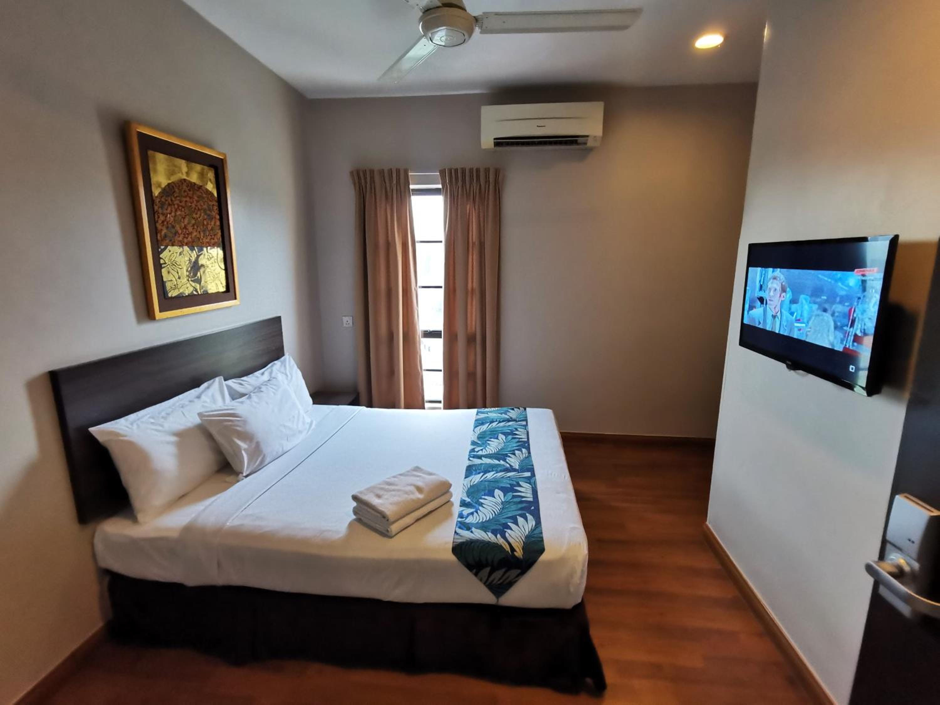 Deluxe Queen Room - Photo 2