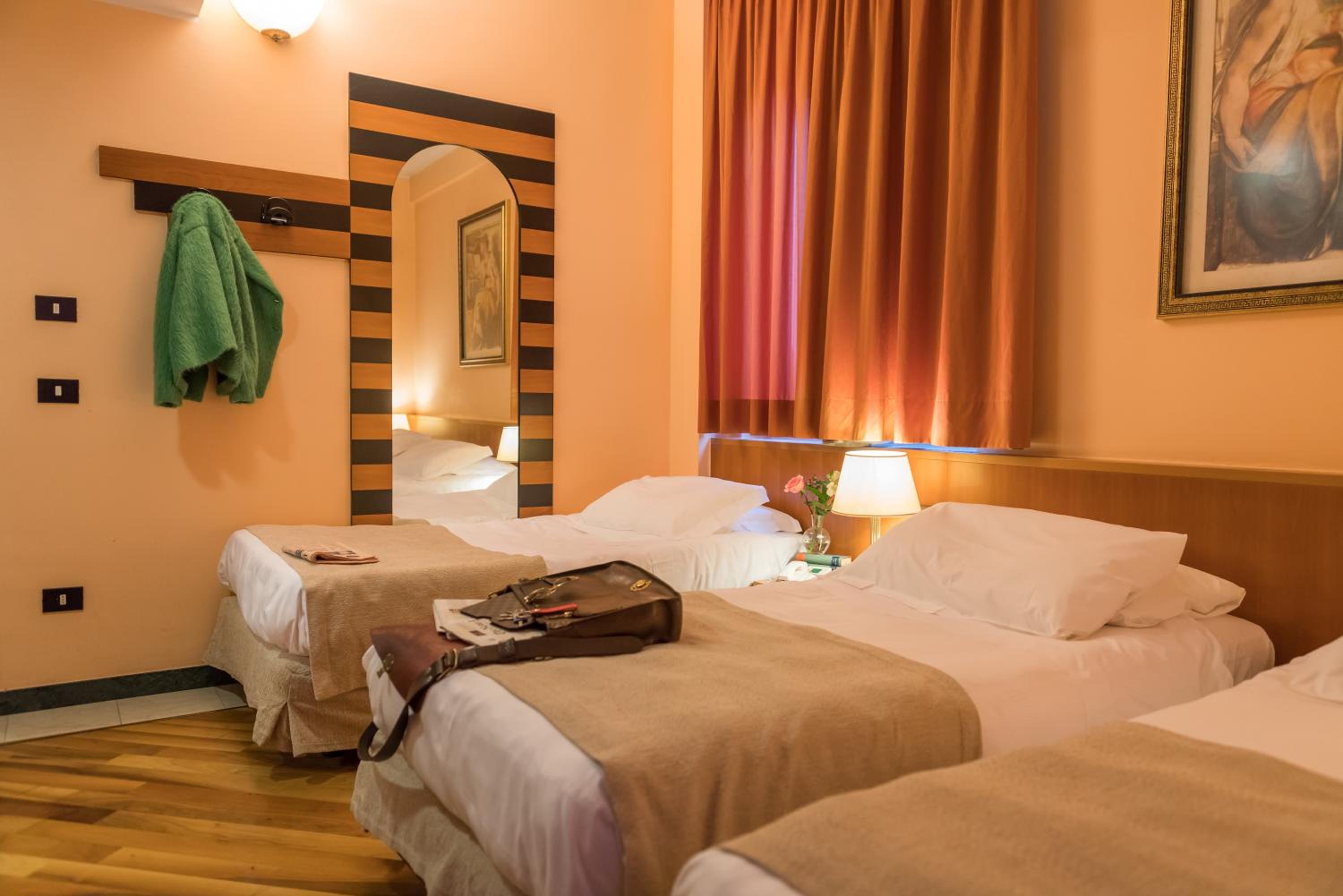 Triple Room - Photo 9