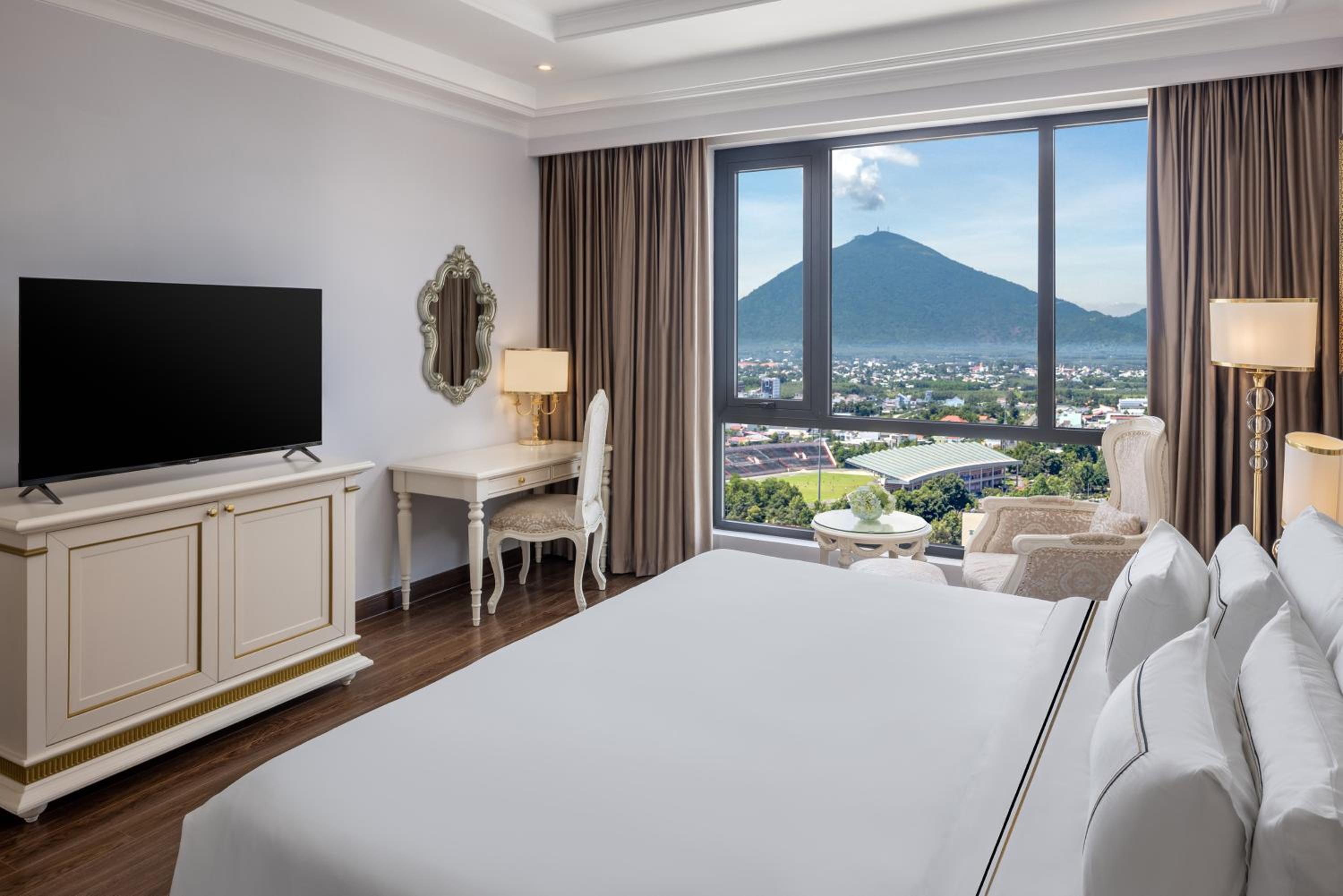 Premium Room with Mountain View - Photo 2