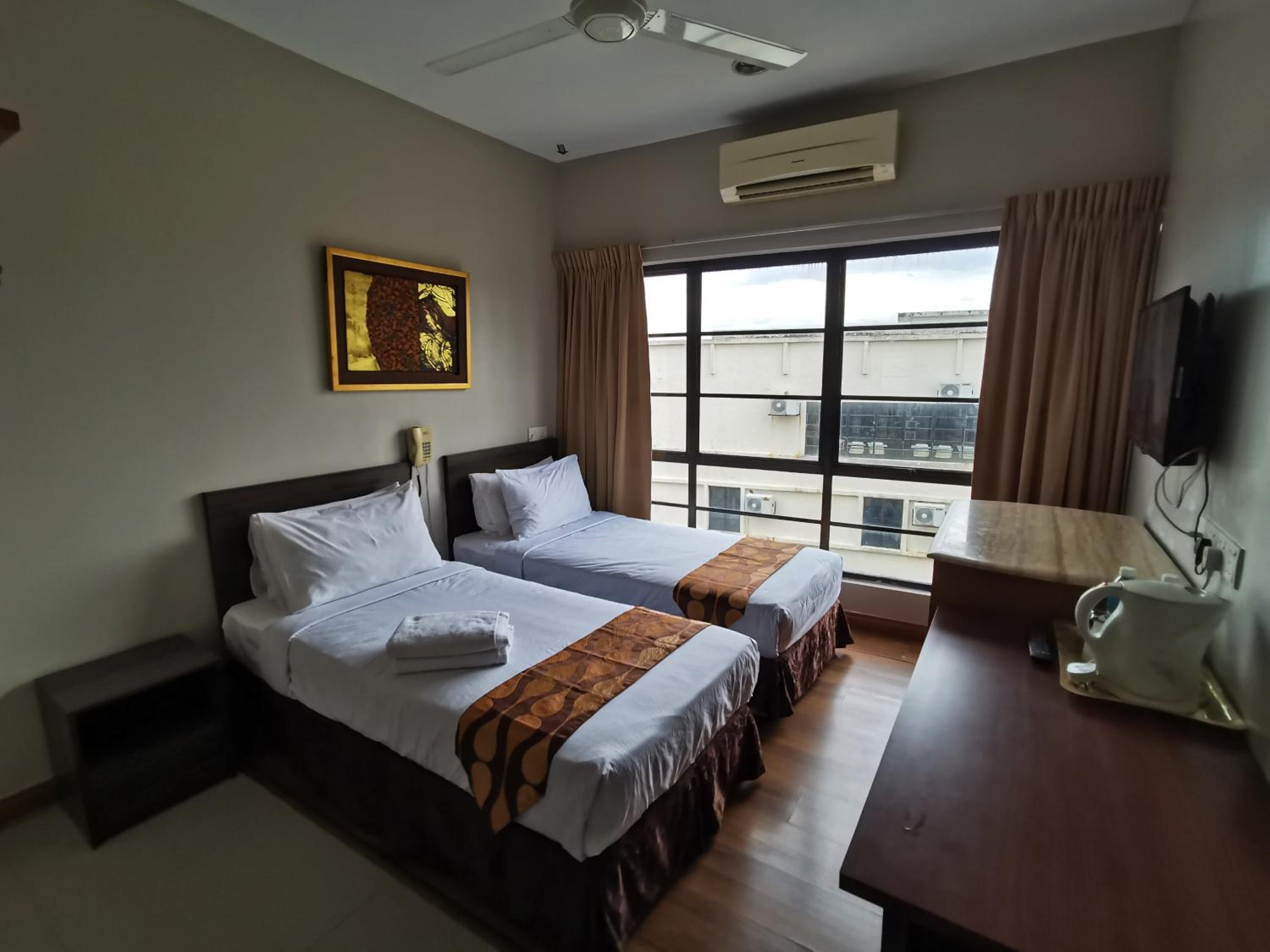 Deluxe Twin Room - Photo 2