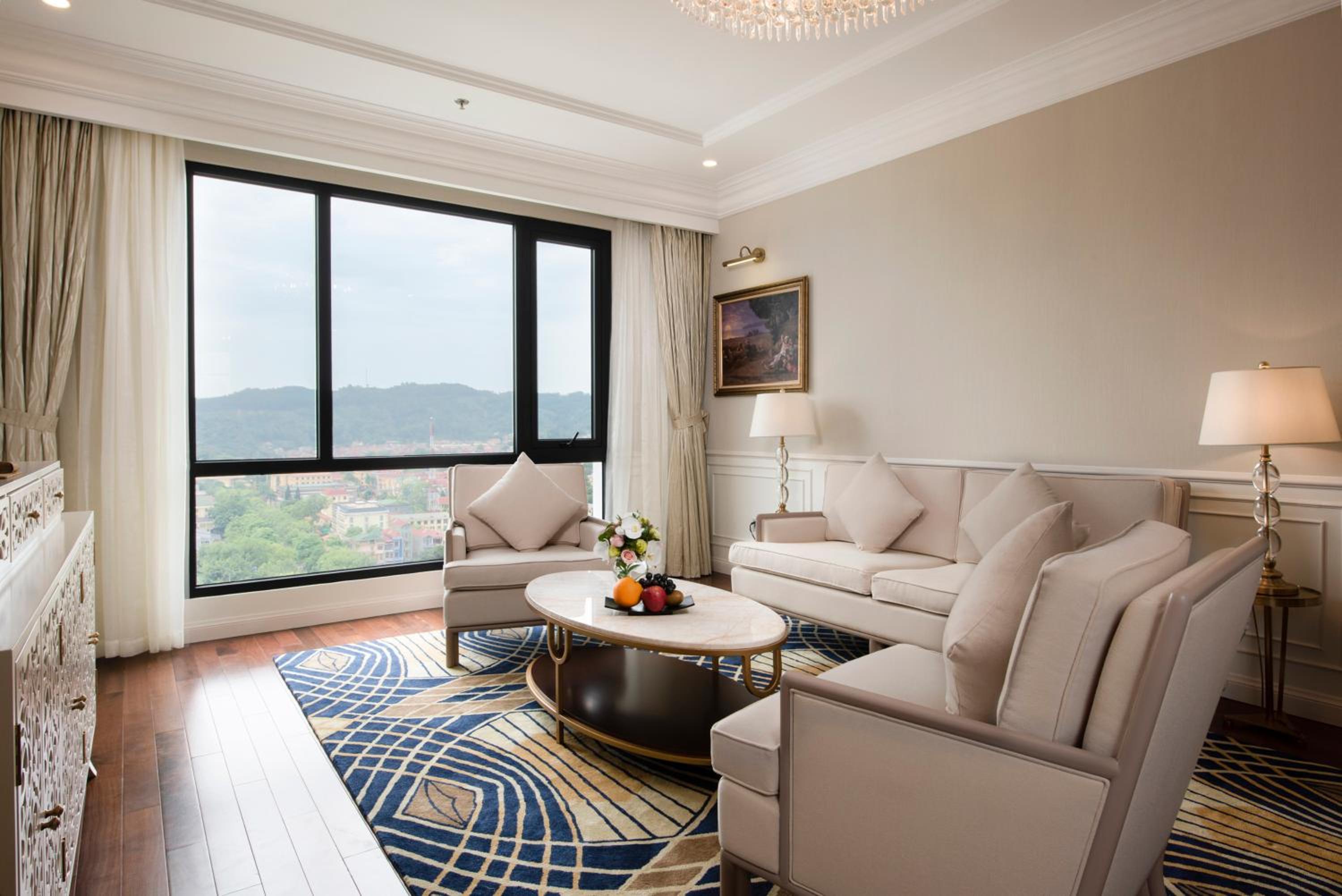 Two-Bedroom Suite - Photo 4