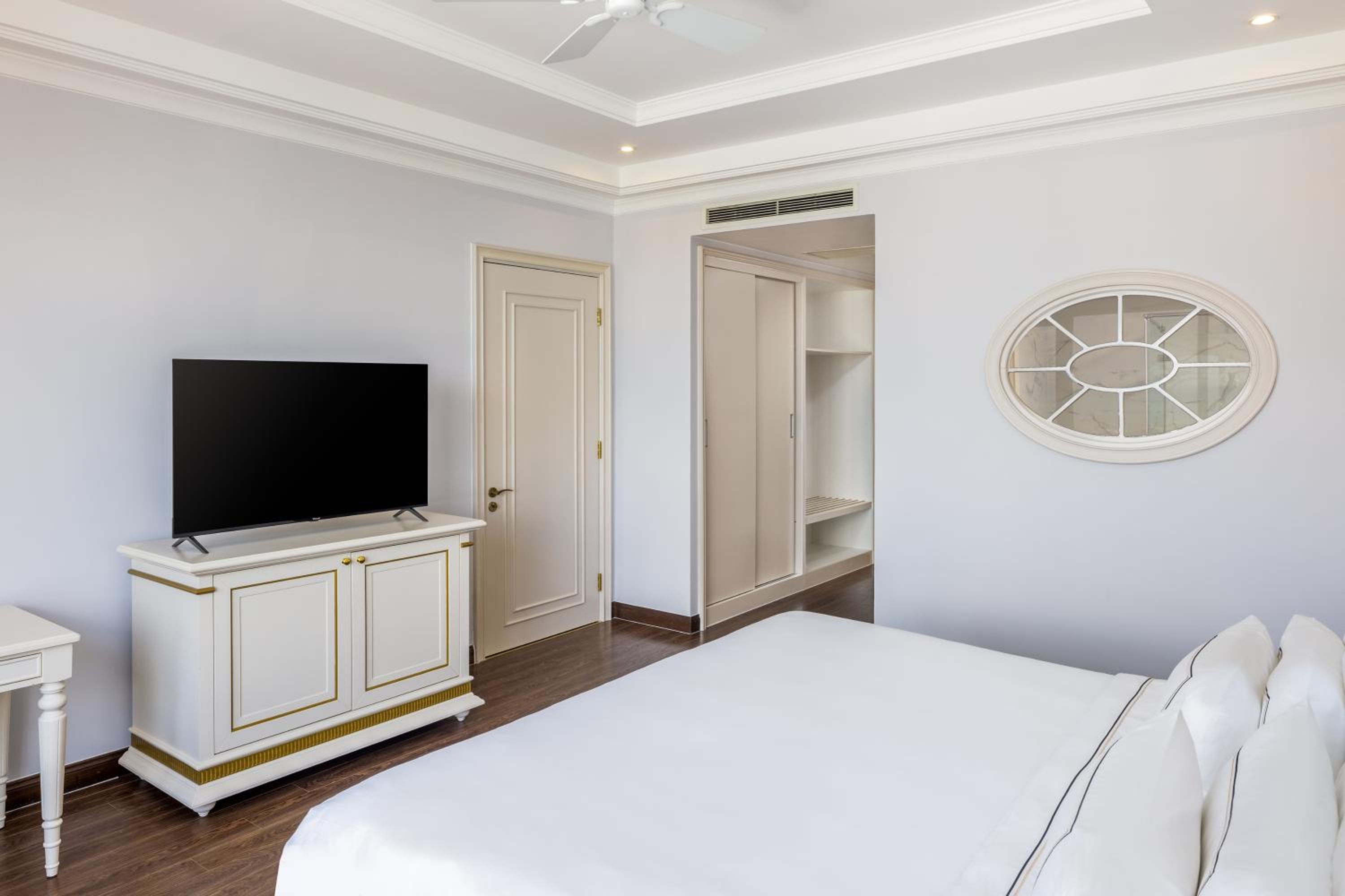 Two-Bedroom Premium Room with Mountain View photo 3