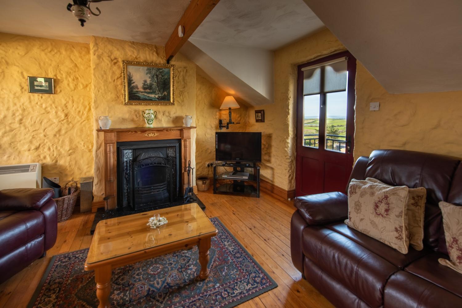 Three-Bedroom House photo 3