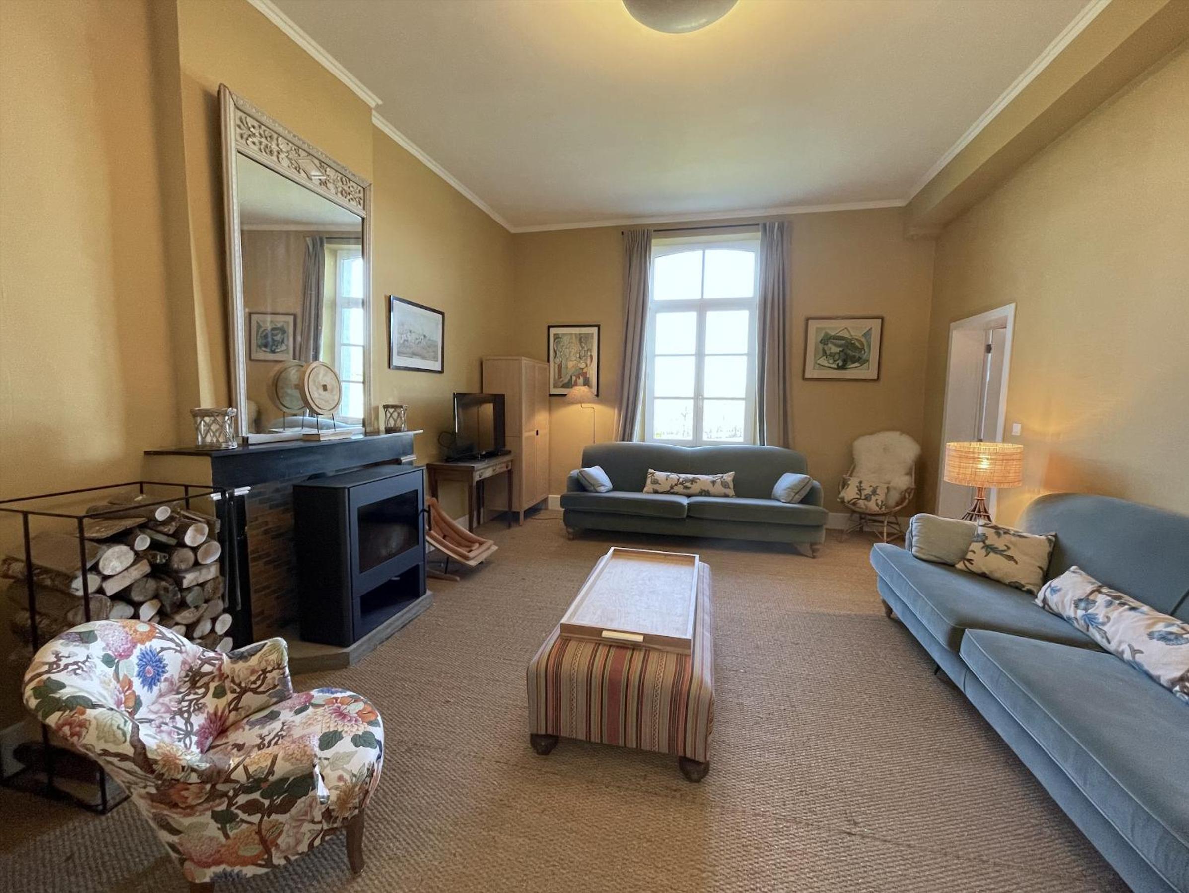 Four-Bedroom House photo 2