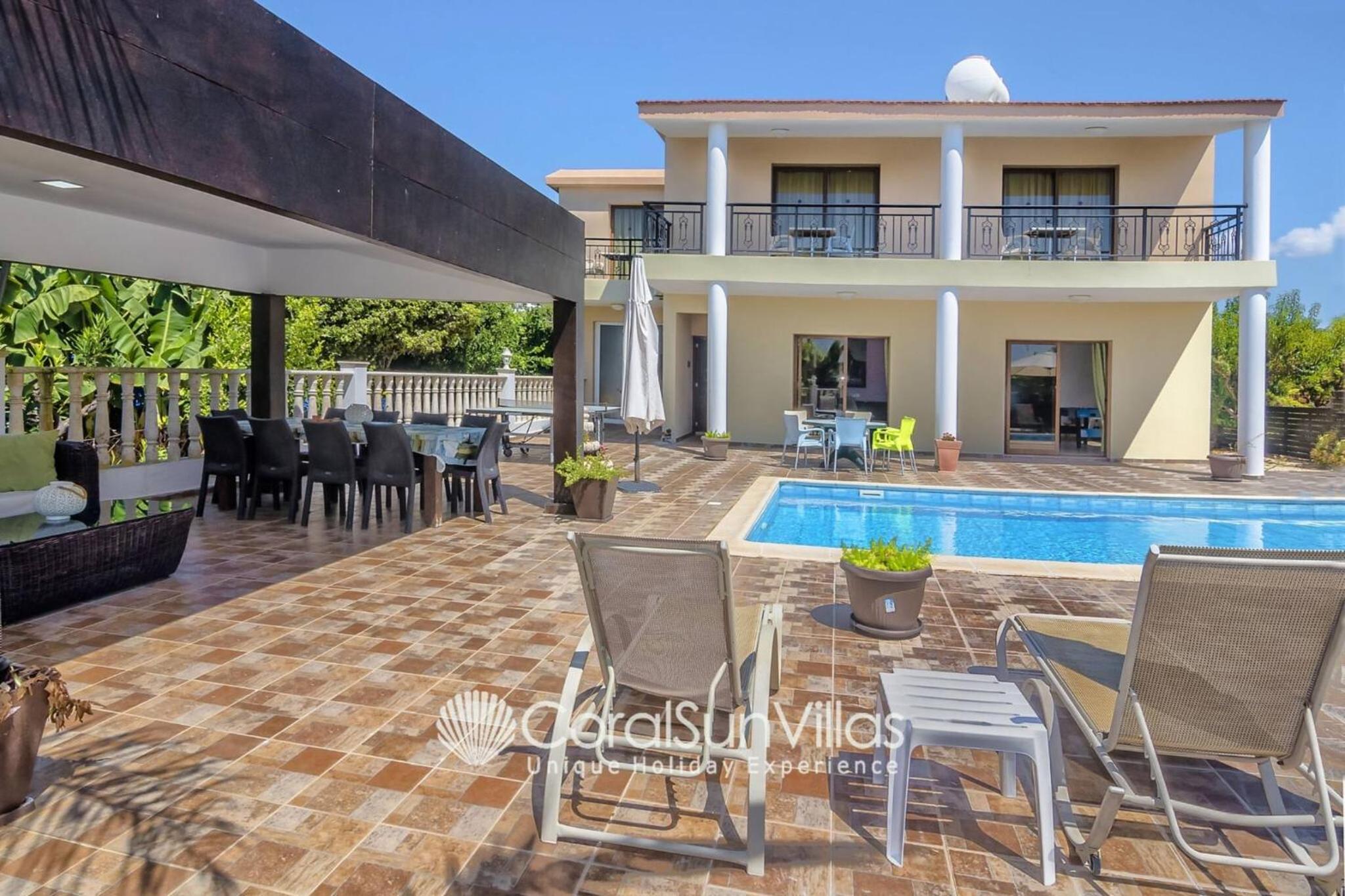 Villa photo 3