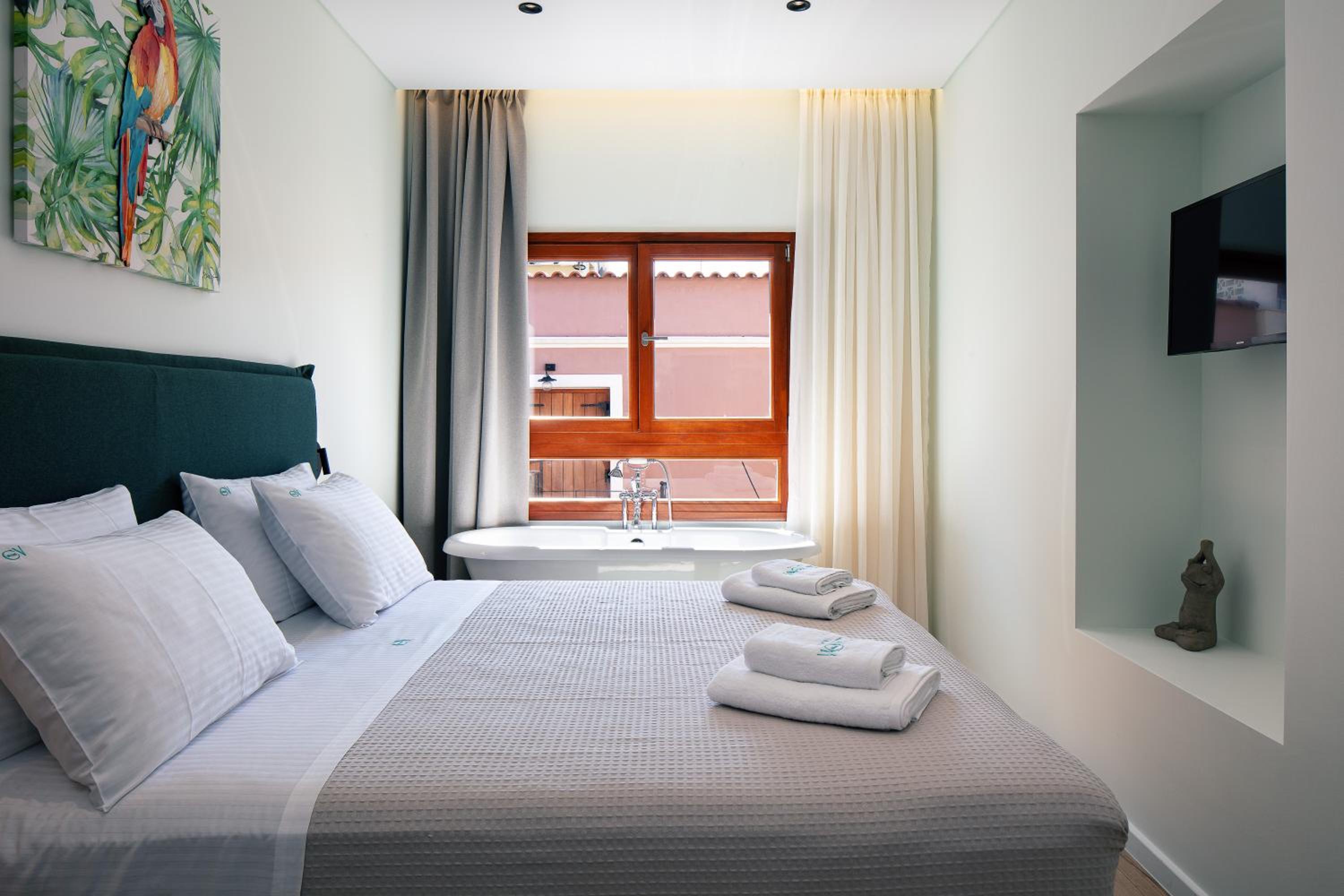 Premium Studio with Old Town View & Open-Plan Bathtub - Photo 2