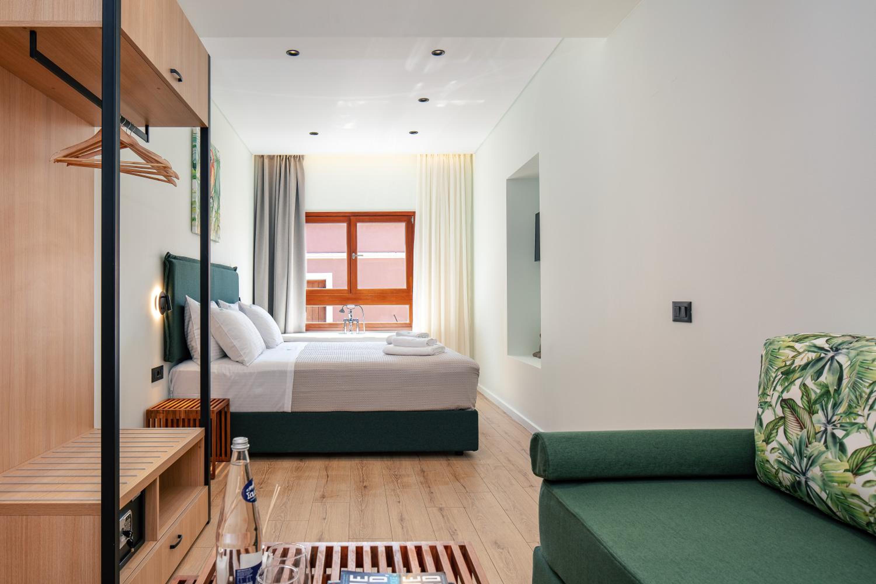 Premium Studio with Old Town View & Open-Plan Bathtub - Photo 12