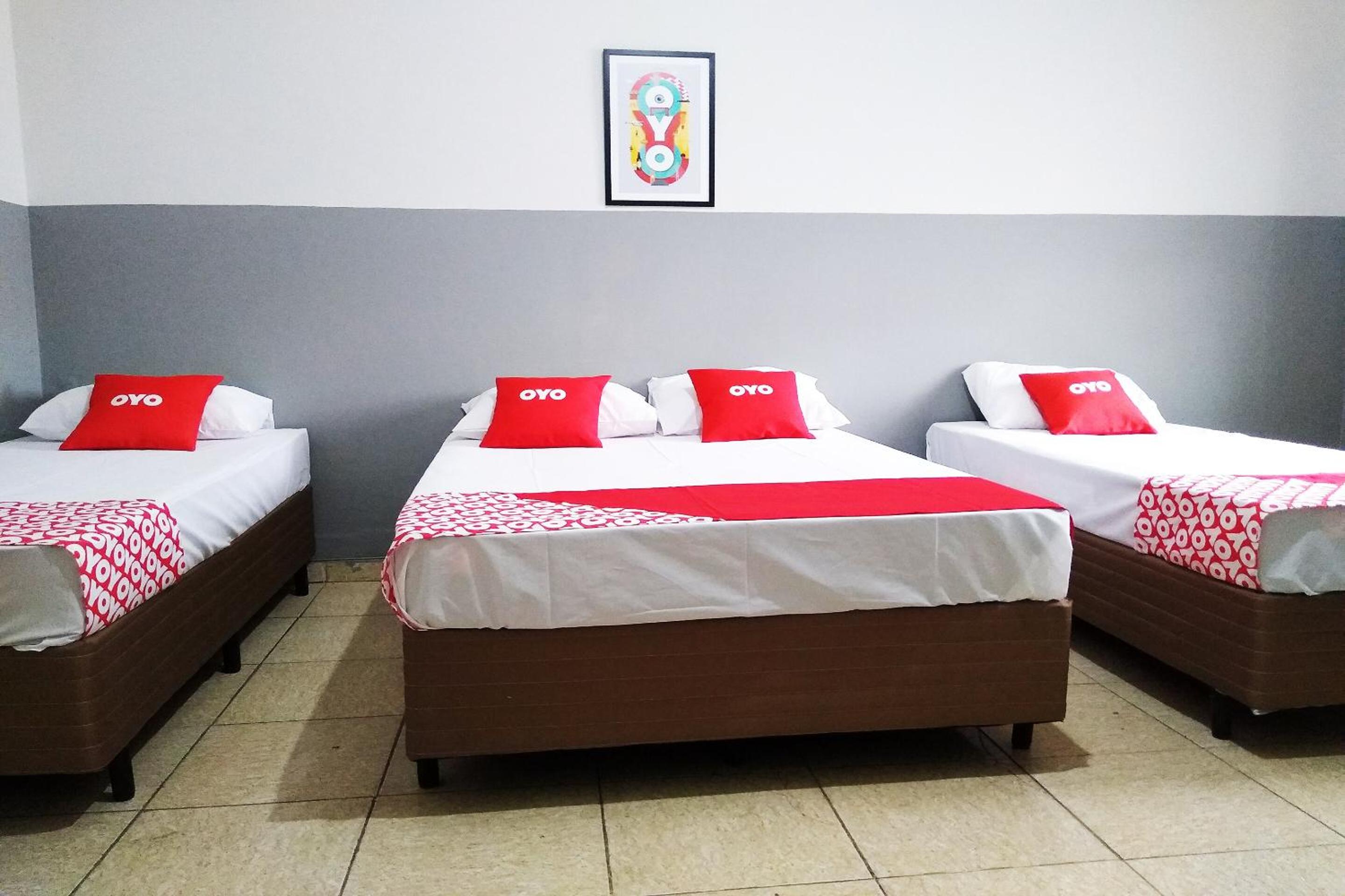 Quintuple Room (1 Double bed + 3 Single bed) - Photo 5