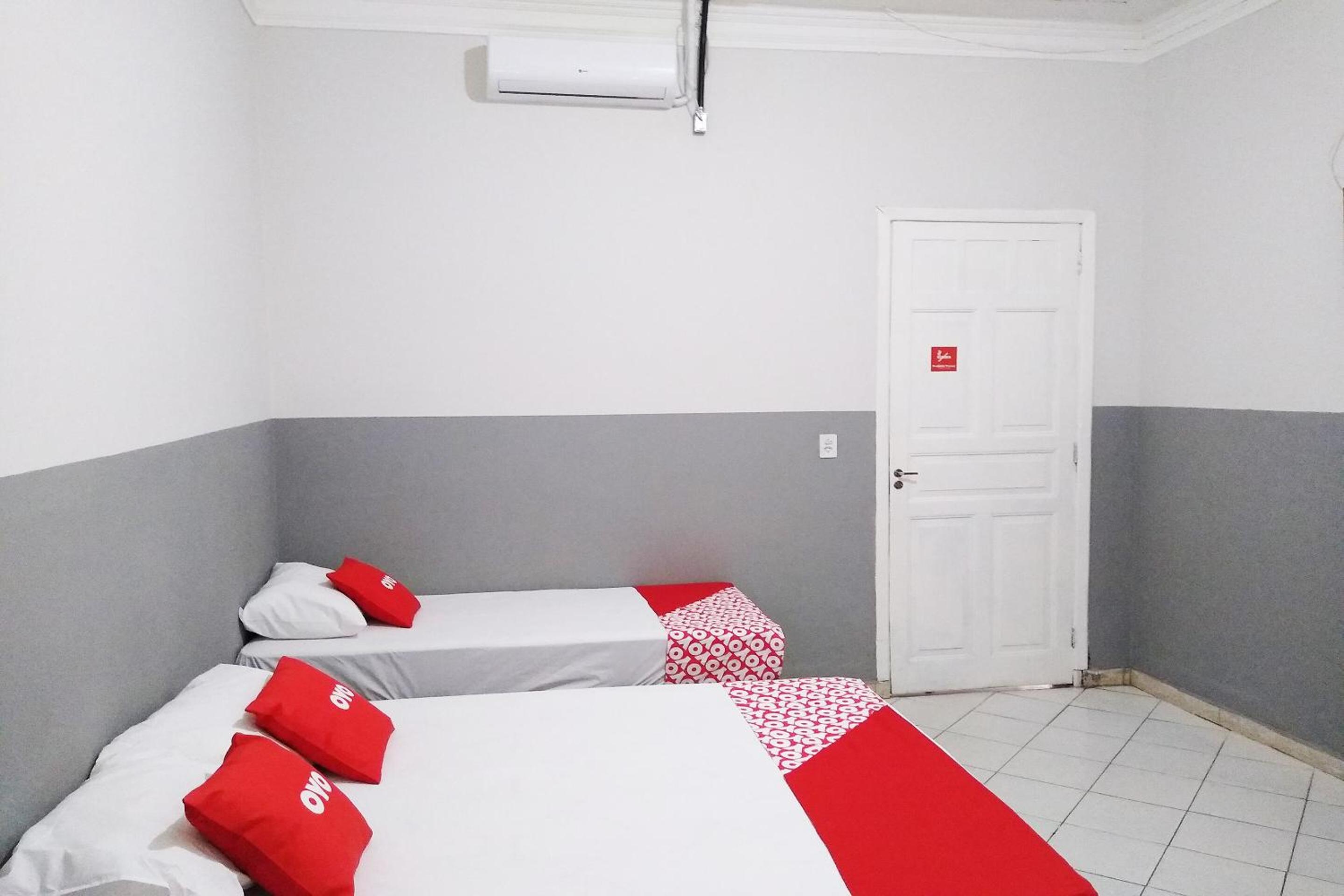 Quintuple Room (1 Double bed + 3 Single bed) - Photo 2