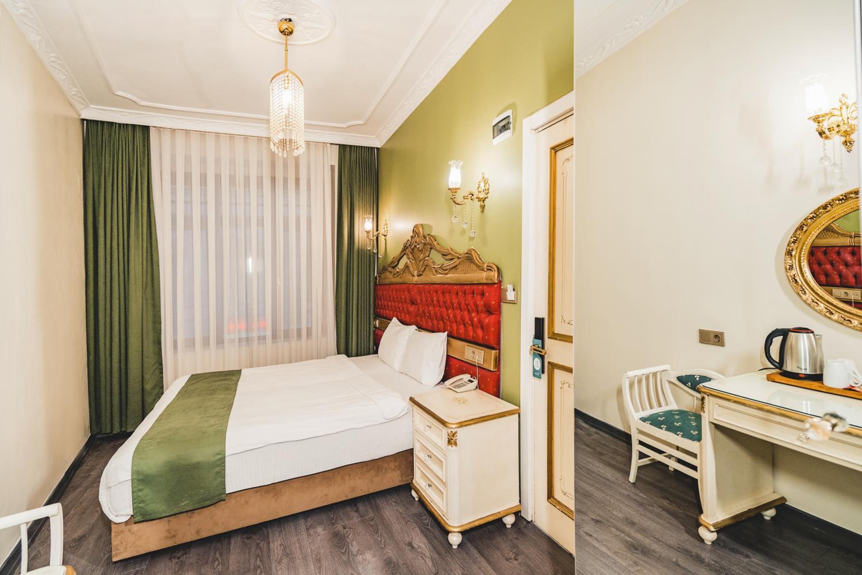 Budget Double Room photo 2
