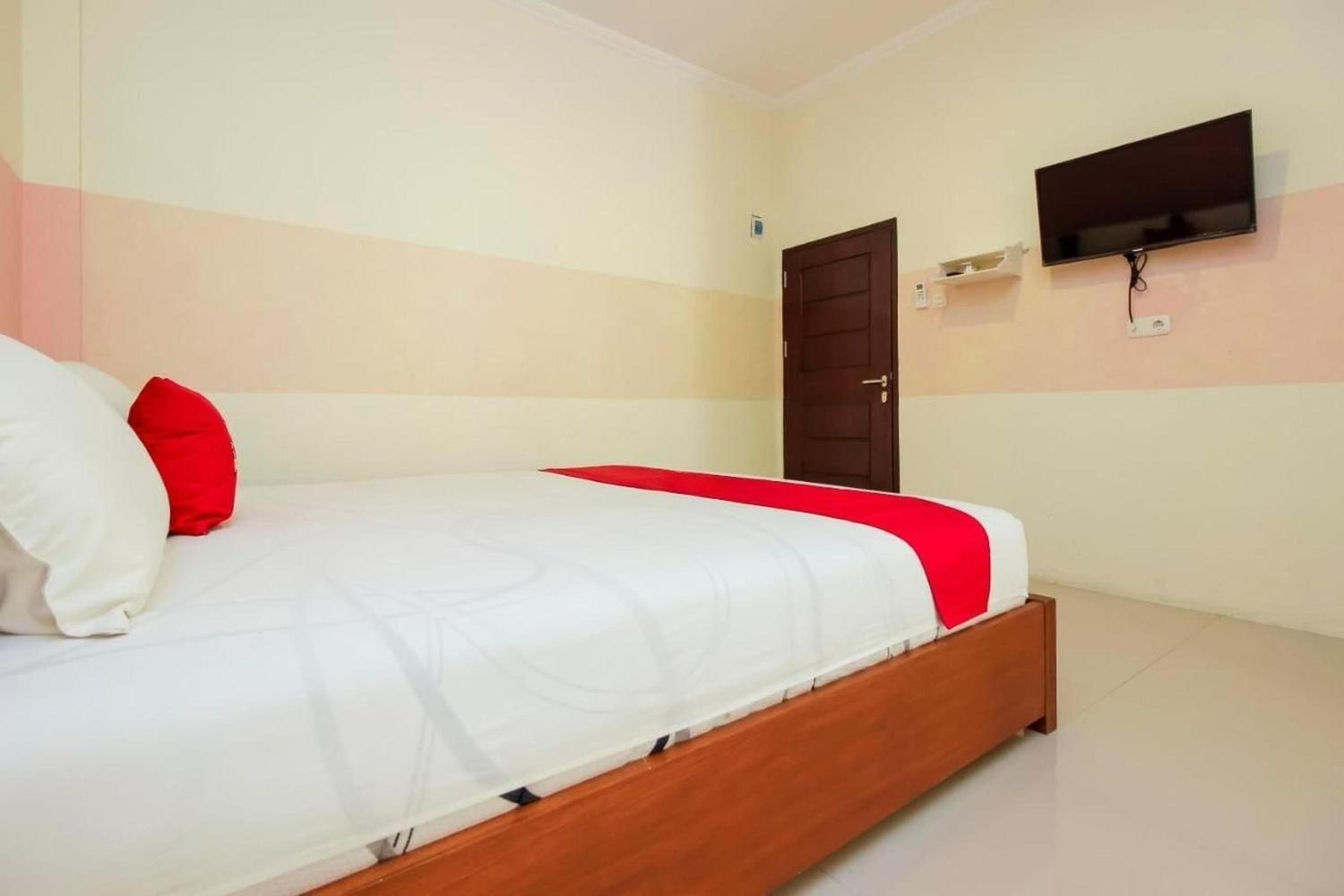 Deluxe Room - Photo 17