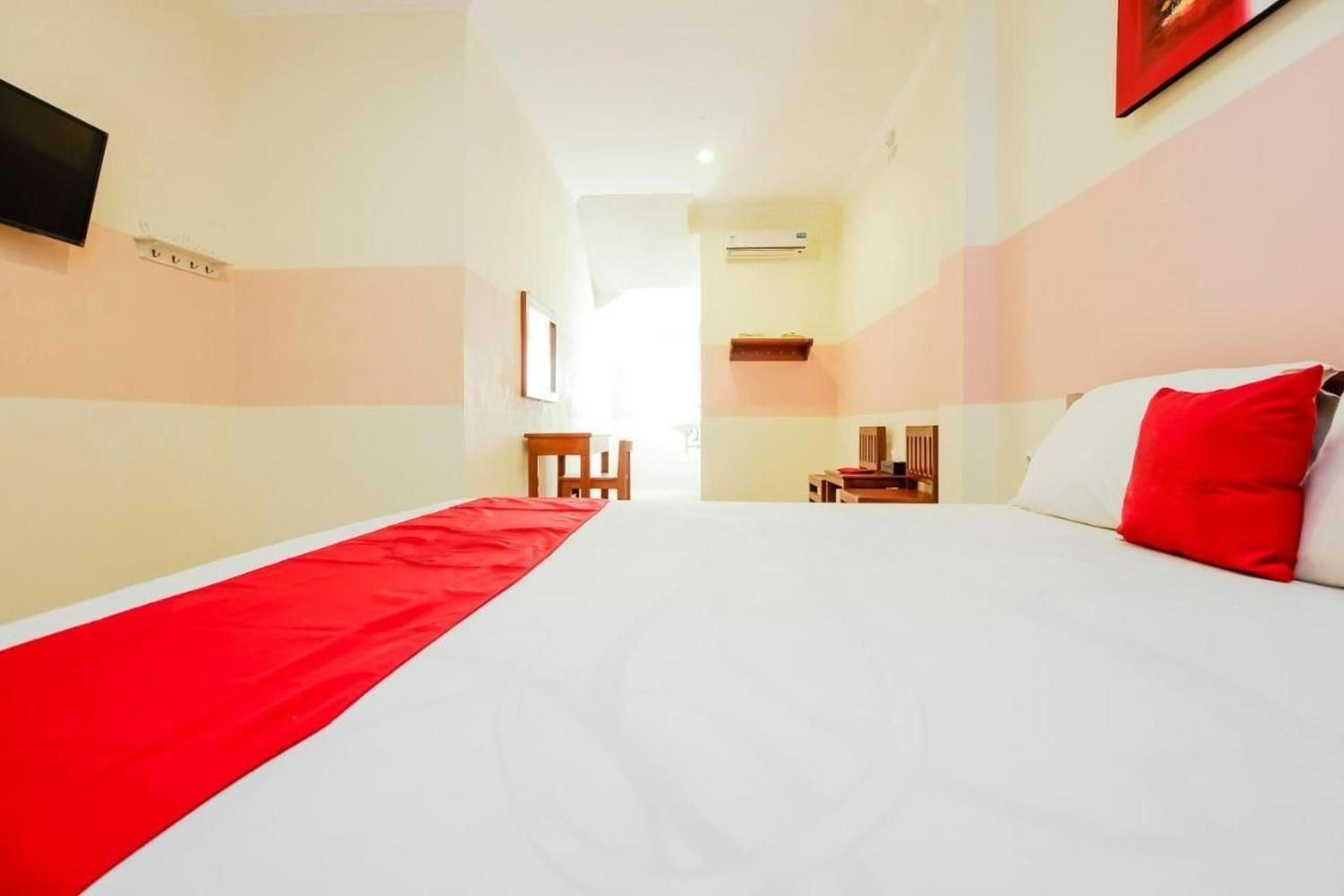 Deluxe Room - Photo 16