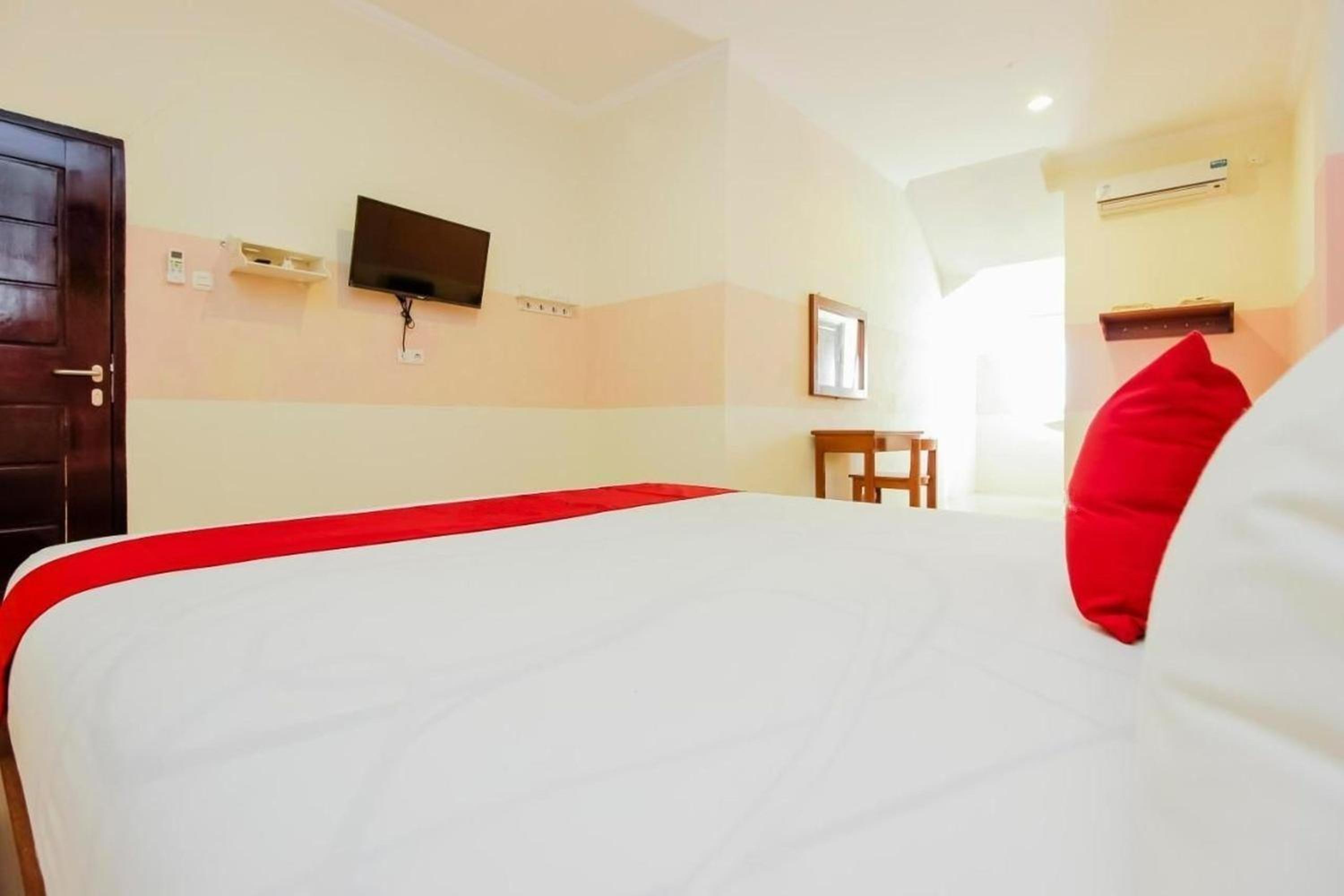 Deluxe Room - Photo 15