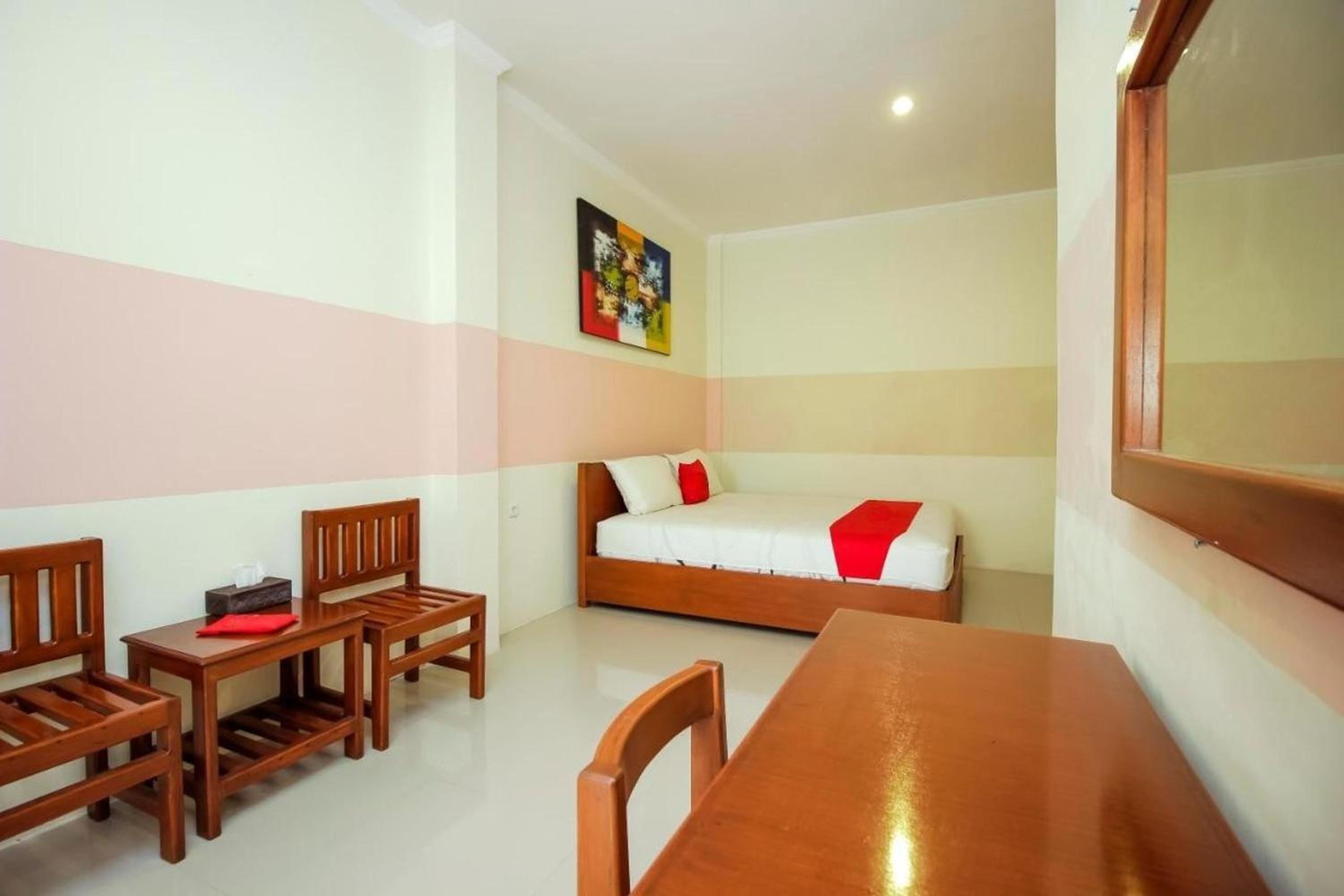 Deluxe Room - Photo 12
