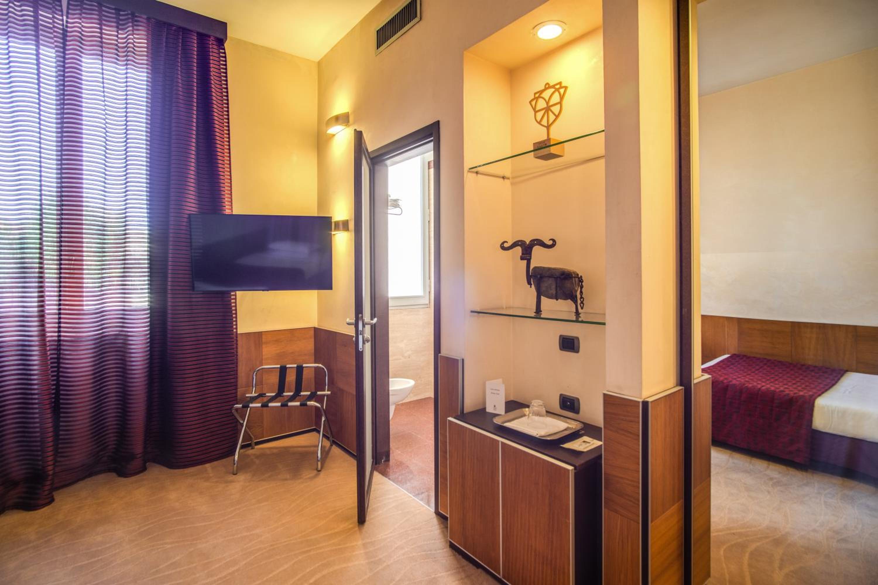 Single Room photo 3