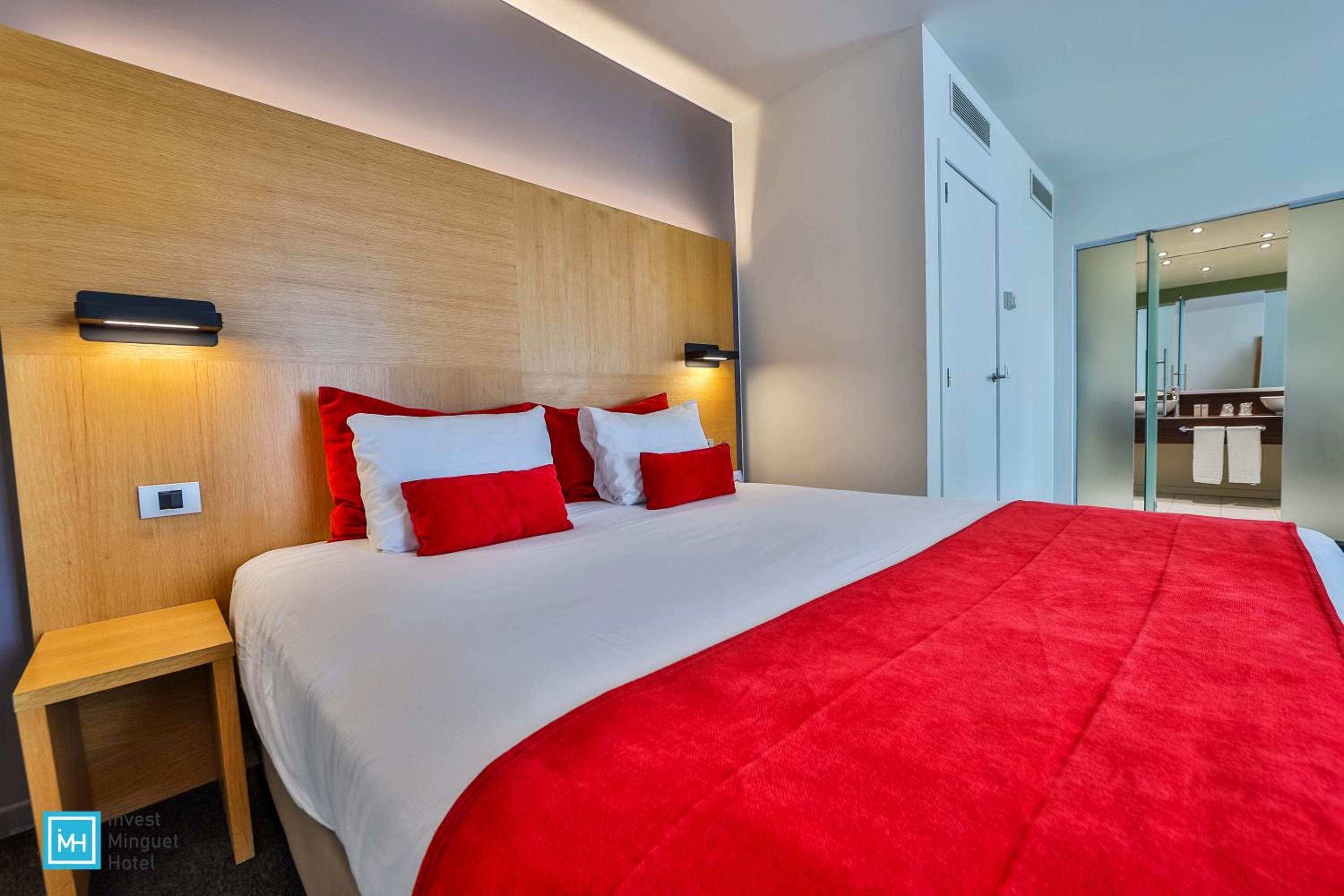 Standard Double Room - Photo 10