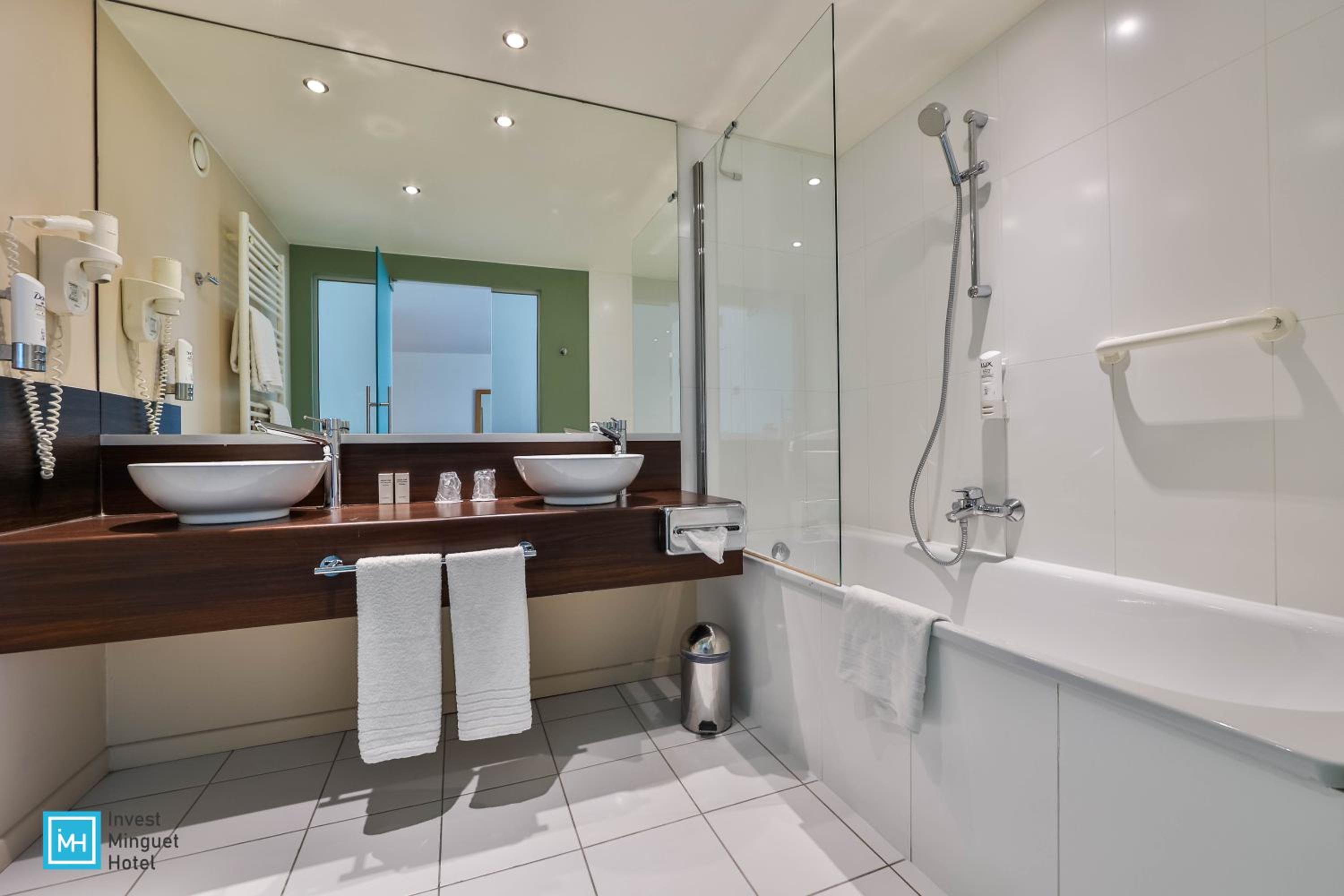 Standard Double Room - Photo 13