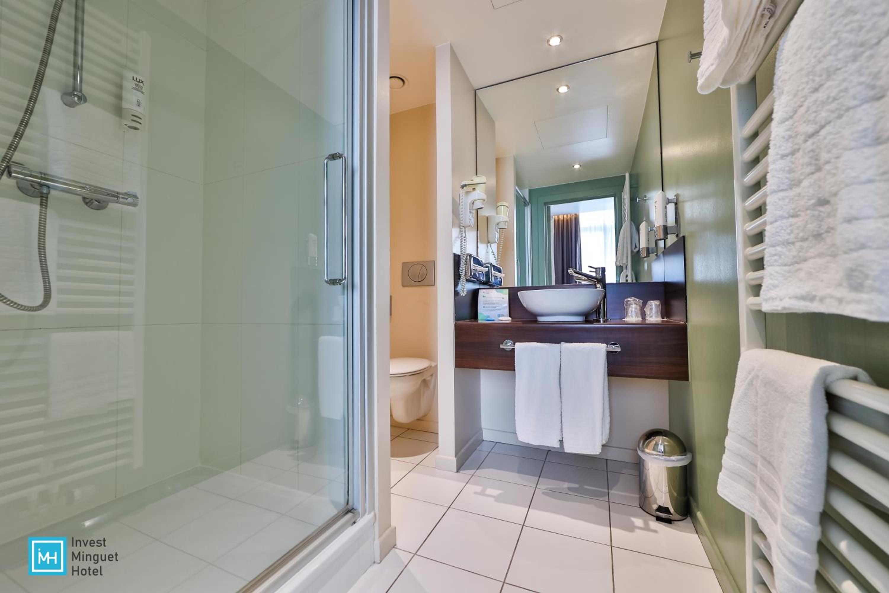 Standard Double Room - Photo 9