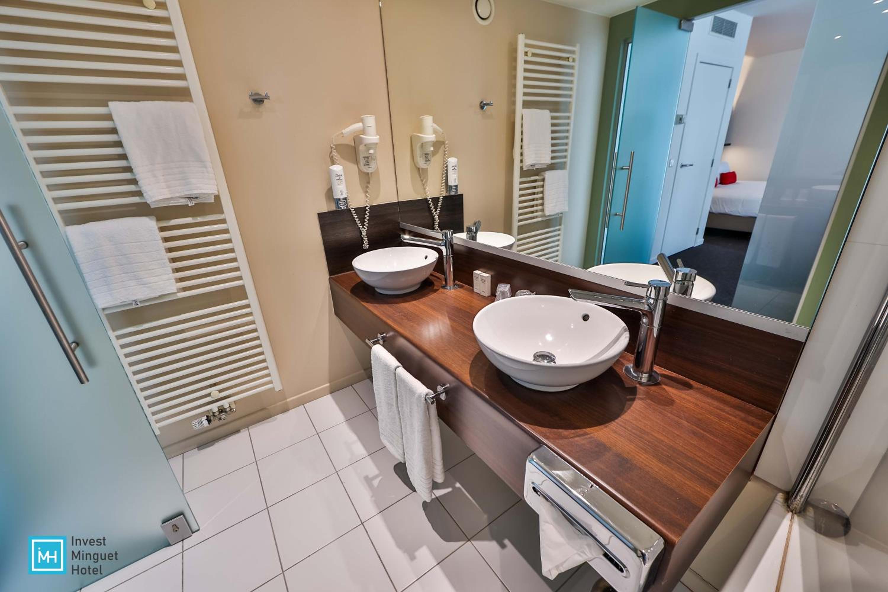 Standard Double Room - Photo 8