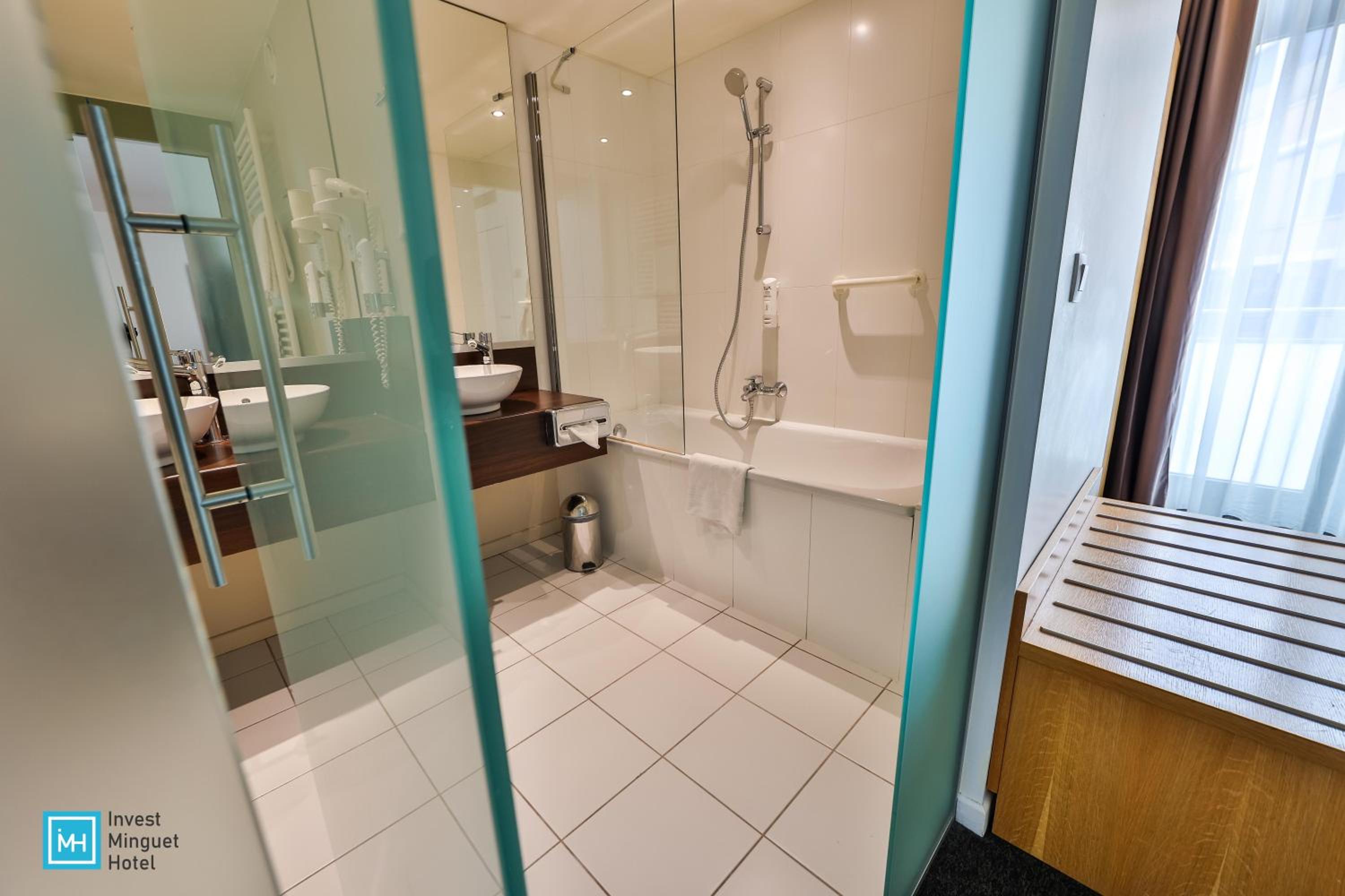 Standard Double Room - Photo 15
