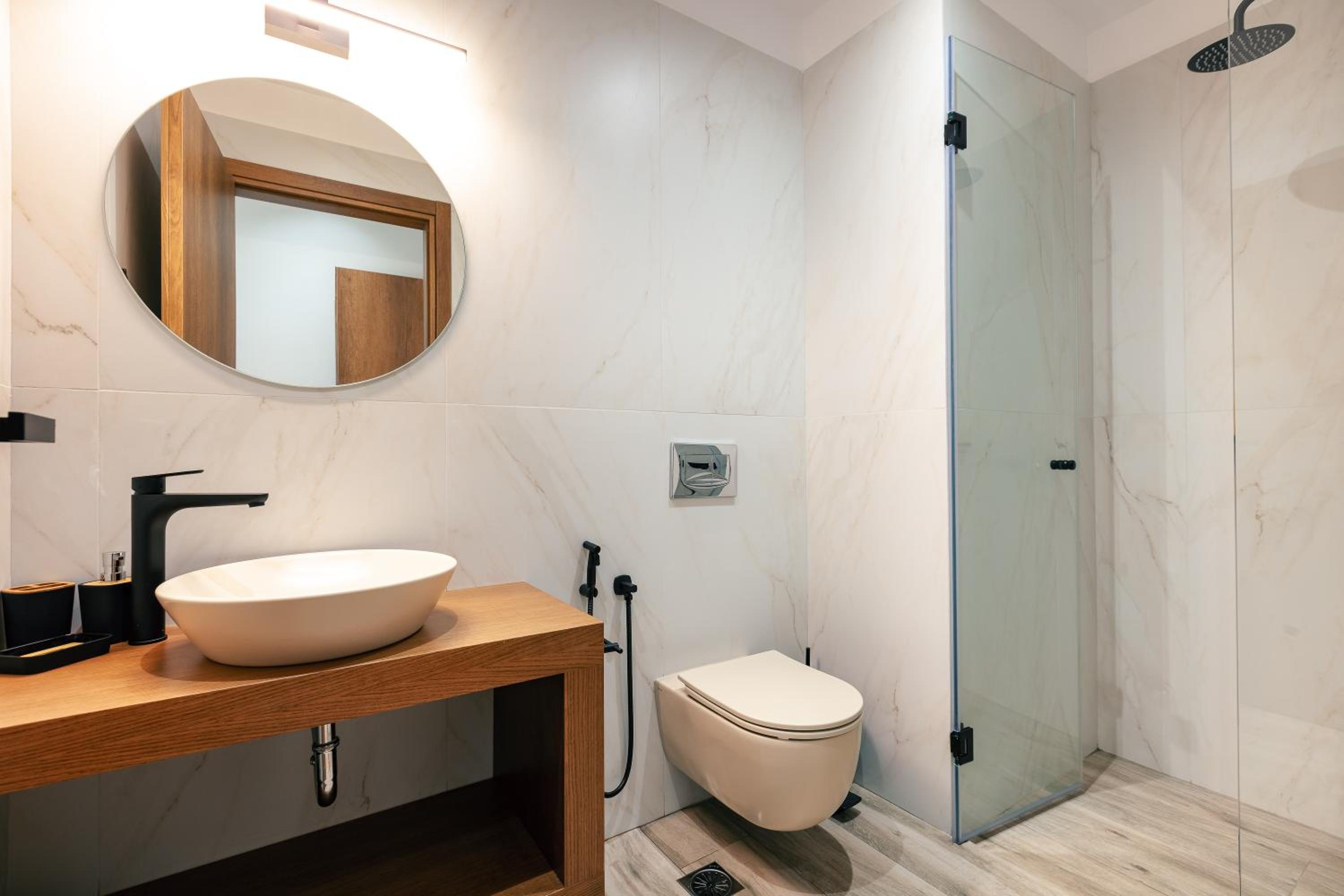 Premium Studio with Old Town View & Open-Plan Bathtub - Photo 10
