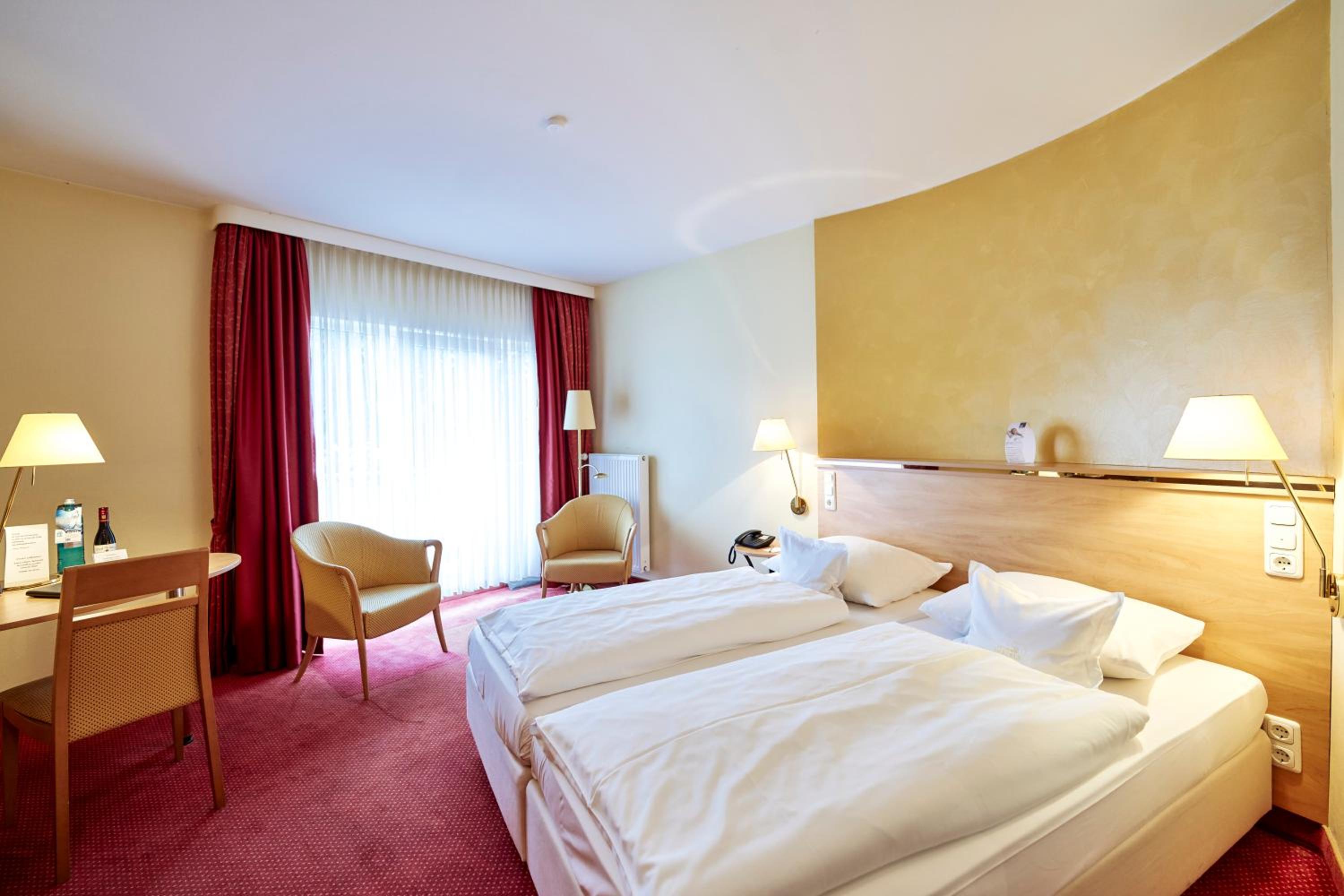 Large Double Room - Photo 2