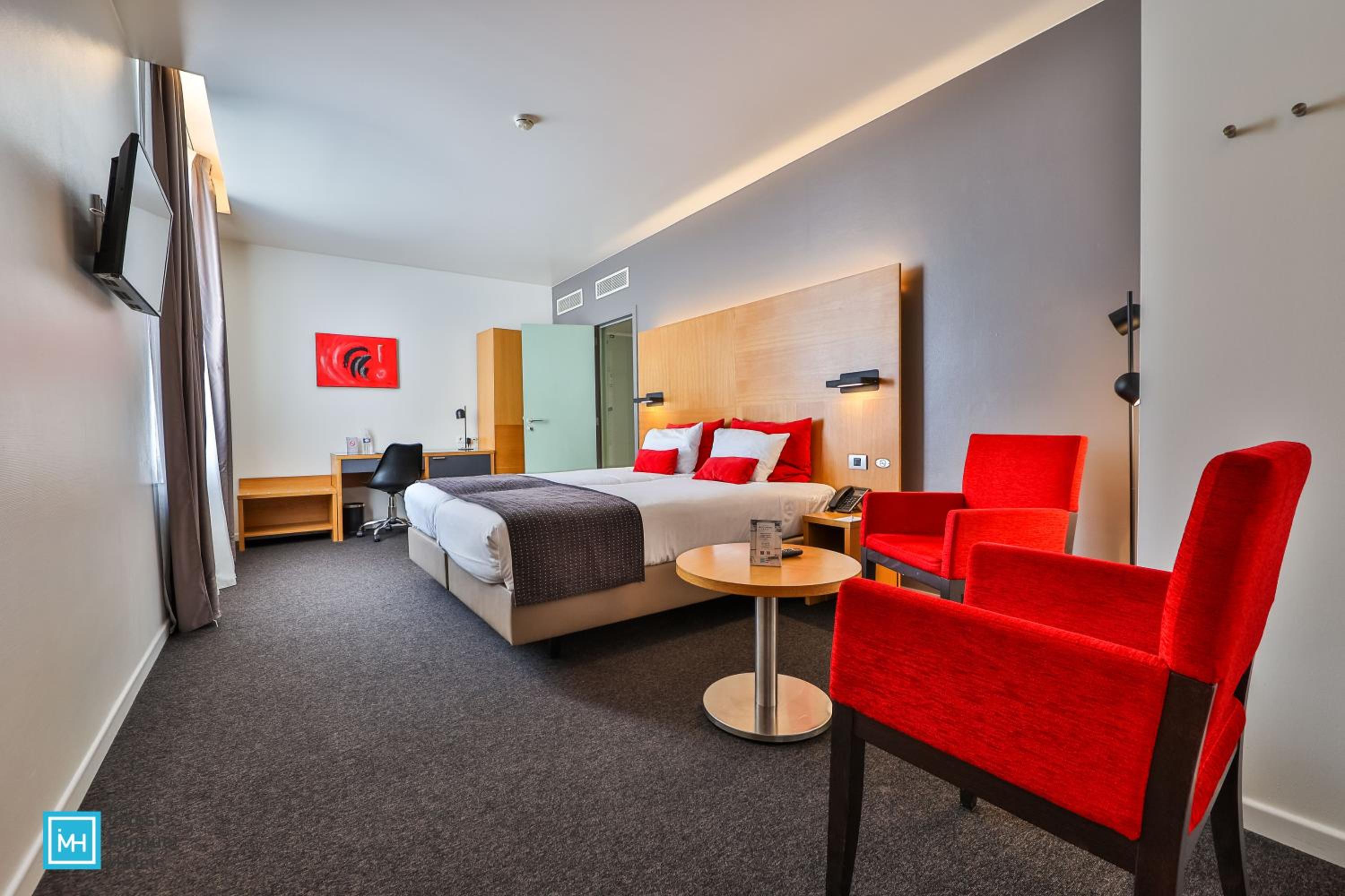 Standard Twin Room - Photo 8
