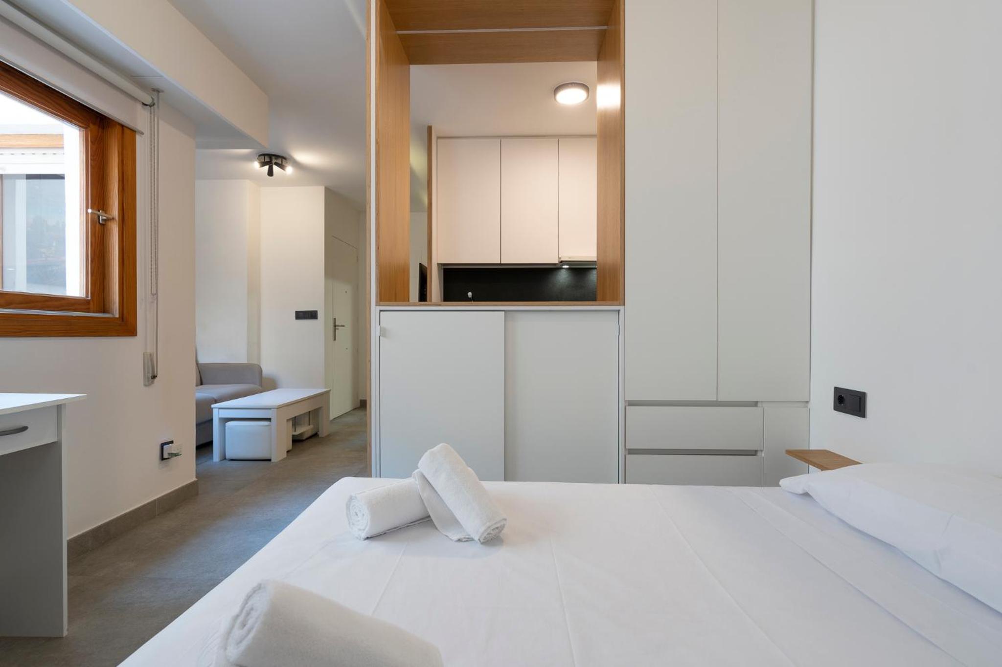 Estudio King con Sofá Cama