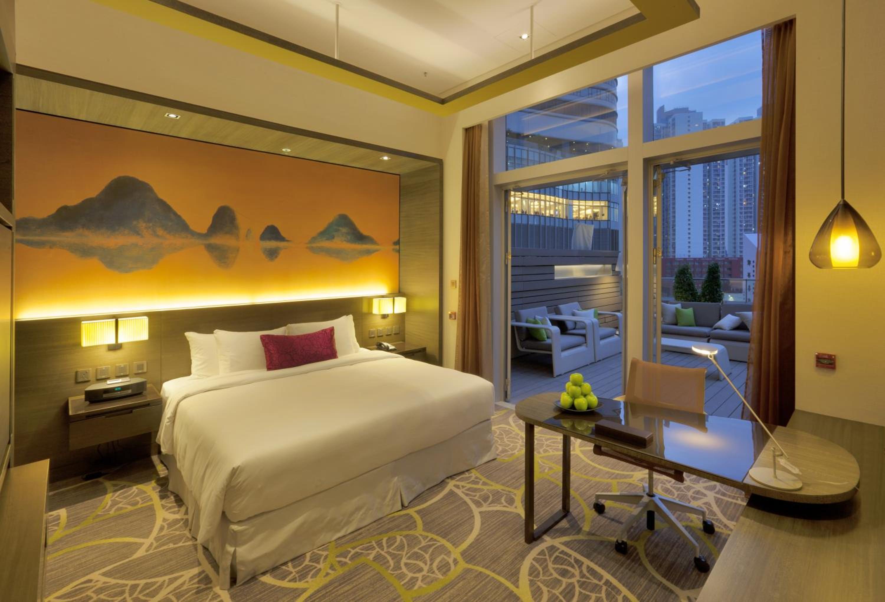 Junior King Suite with City View and Terrace Access photo 3