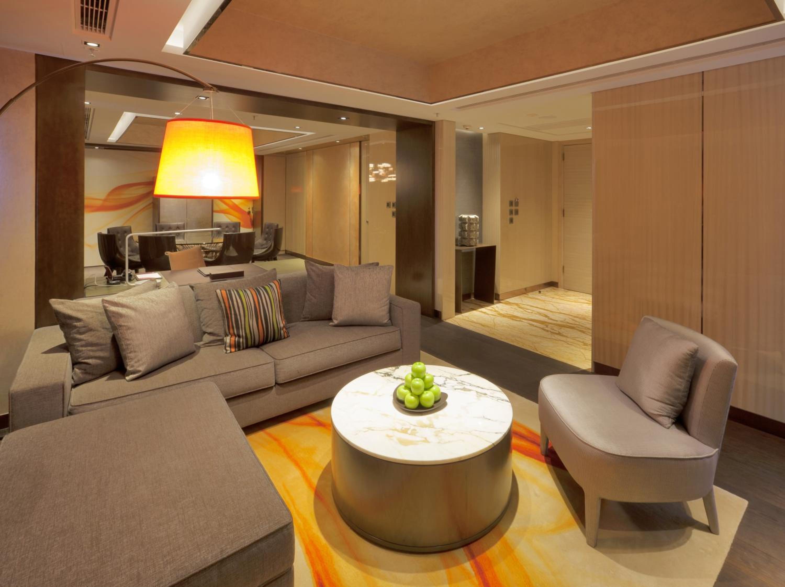 One-Bedroom Suite with Mountain View