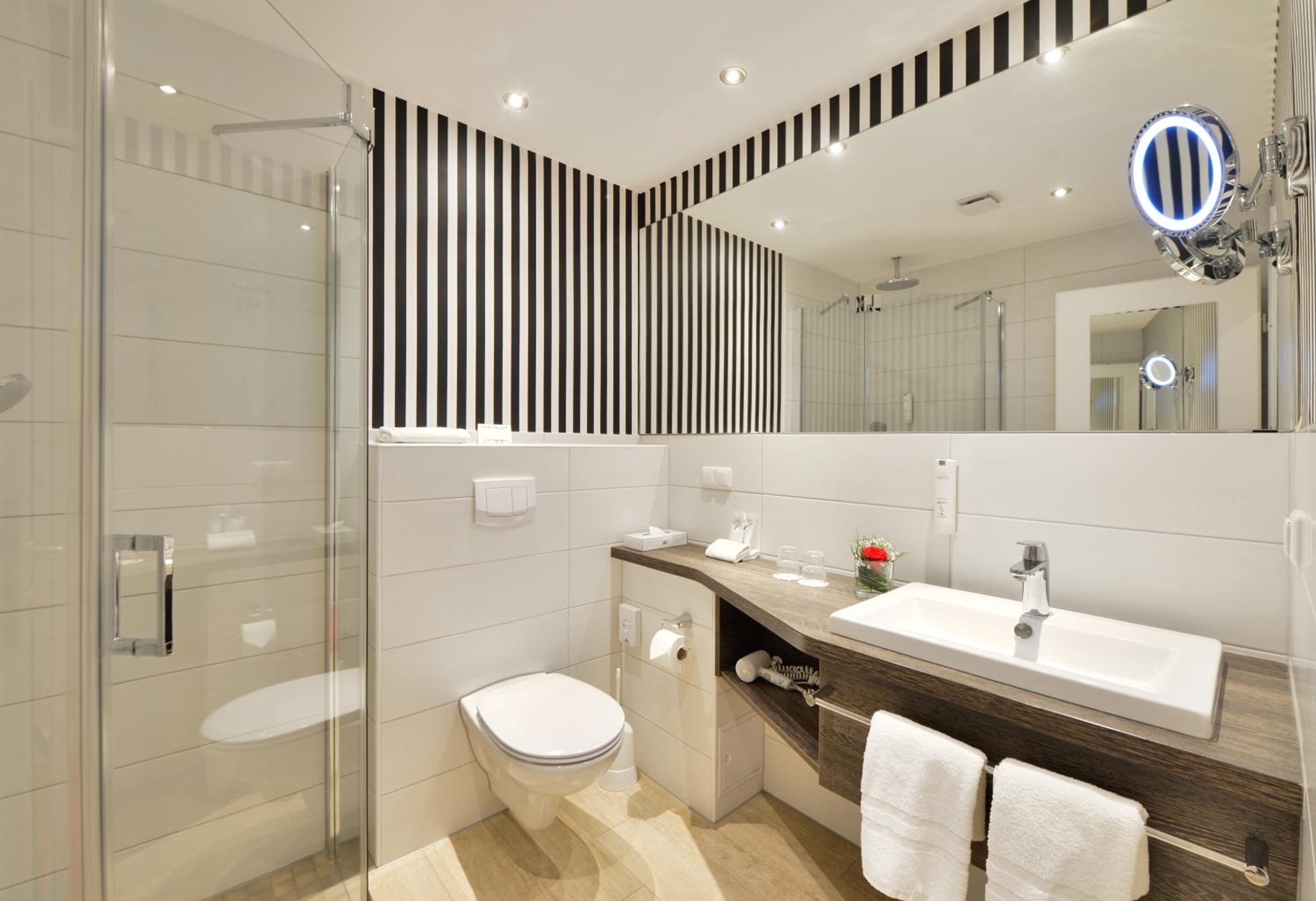 Large Double Room - Photo 3