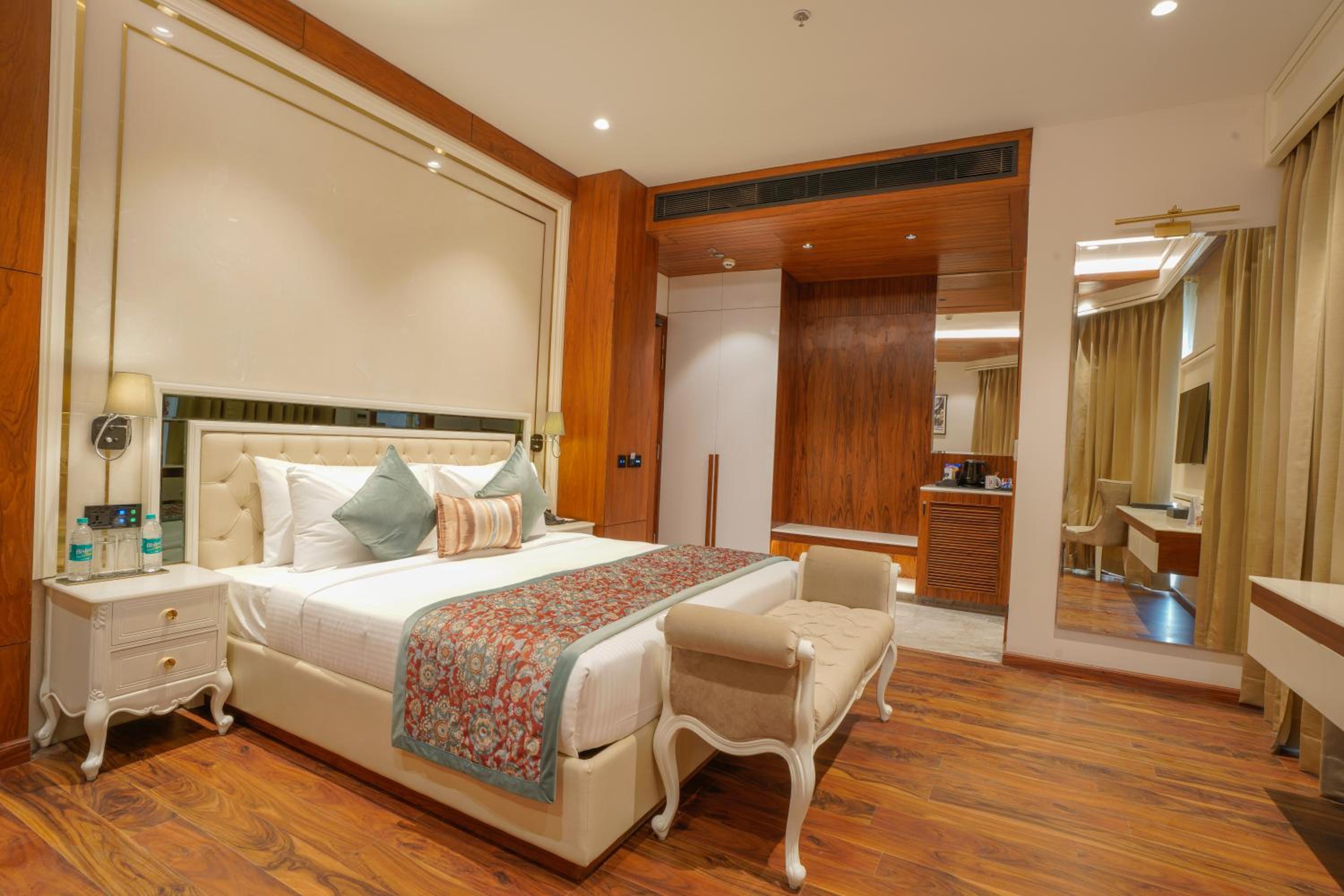 Premium Room with Balcony - Photo 1