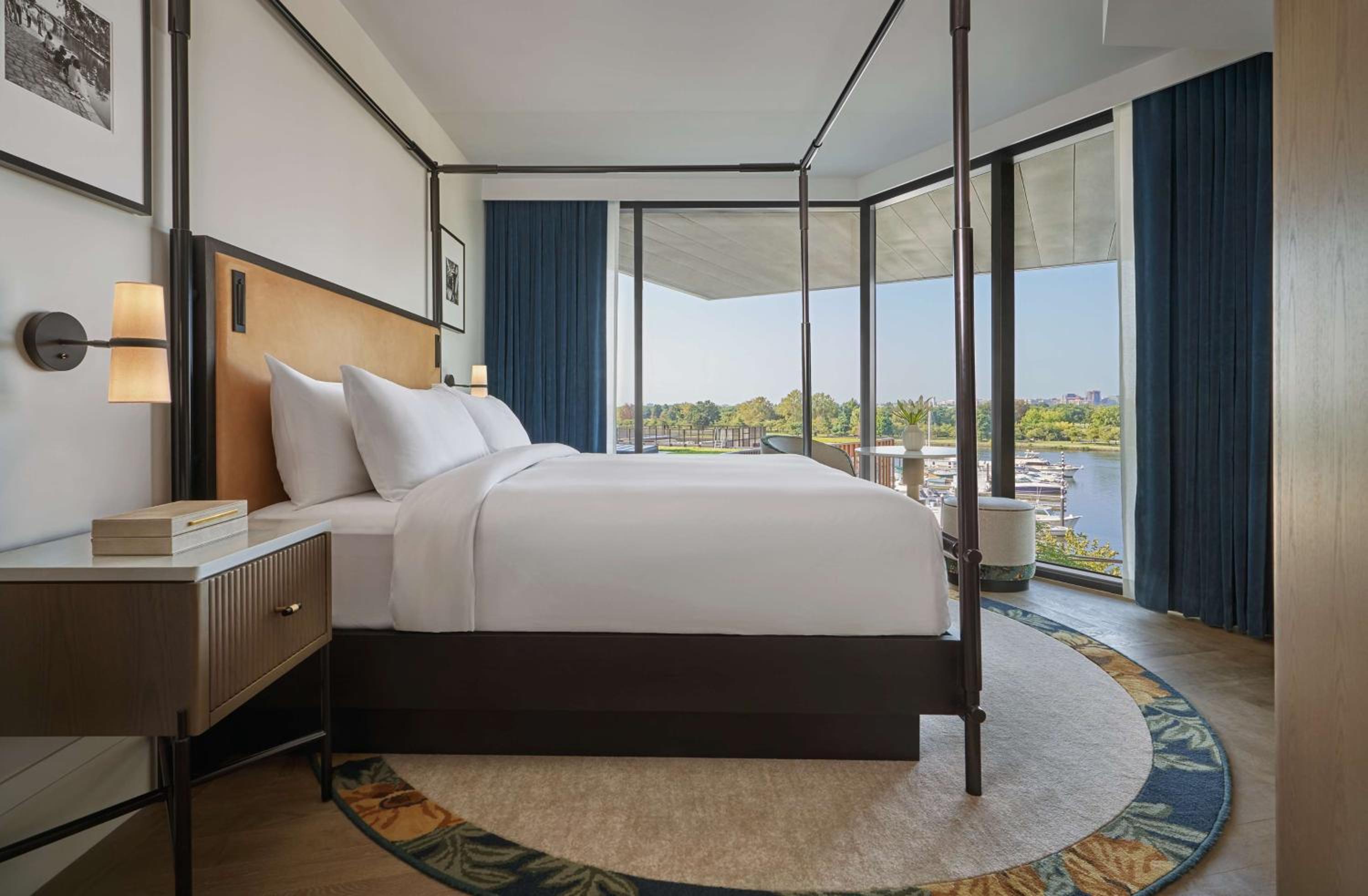 Corner River View King Room