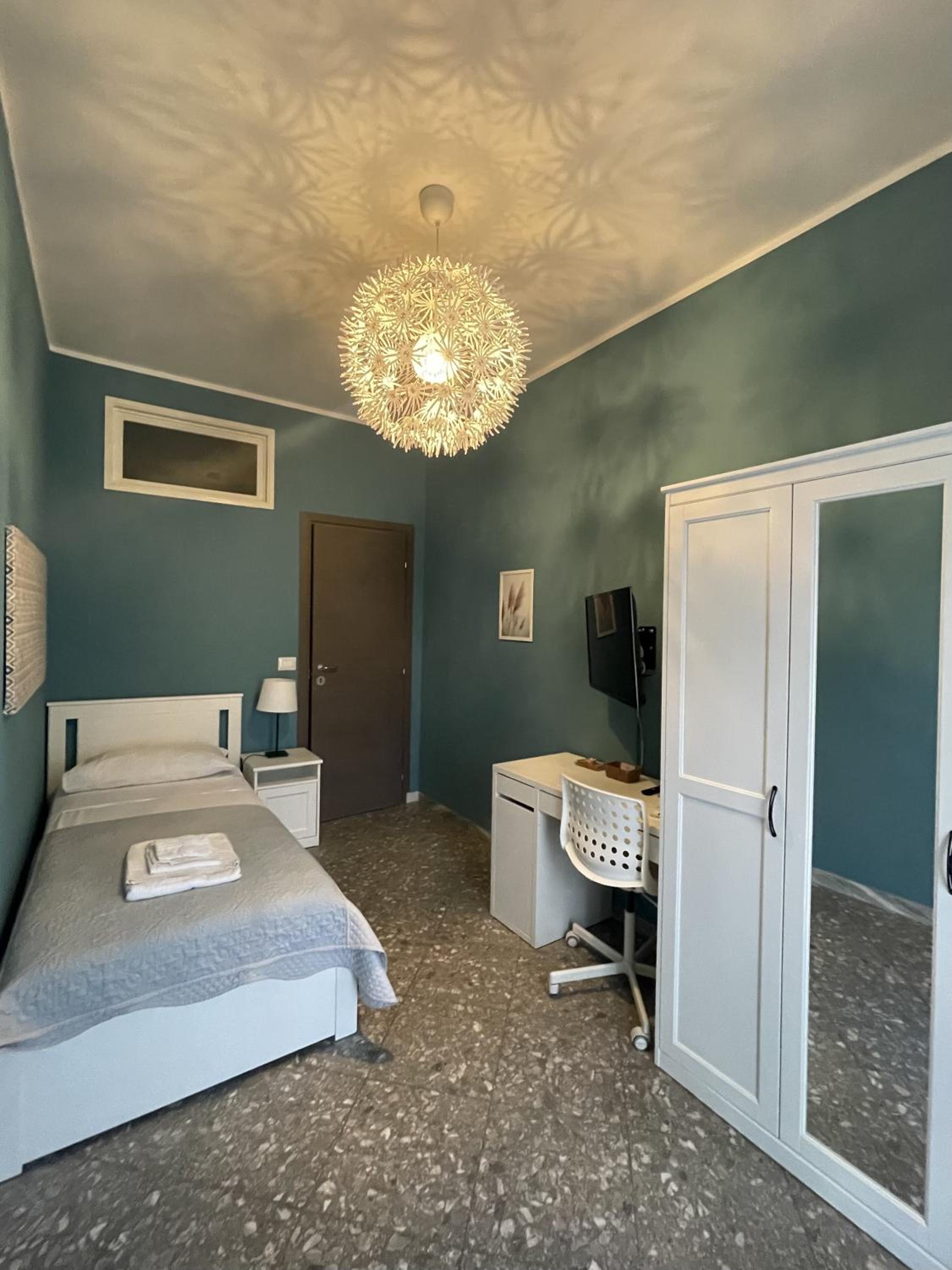 Single Room with Private Bathroom photo 1