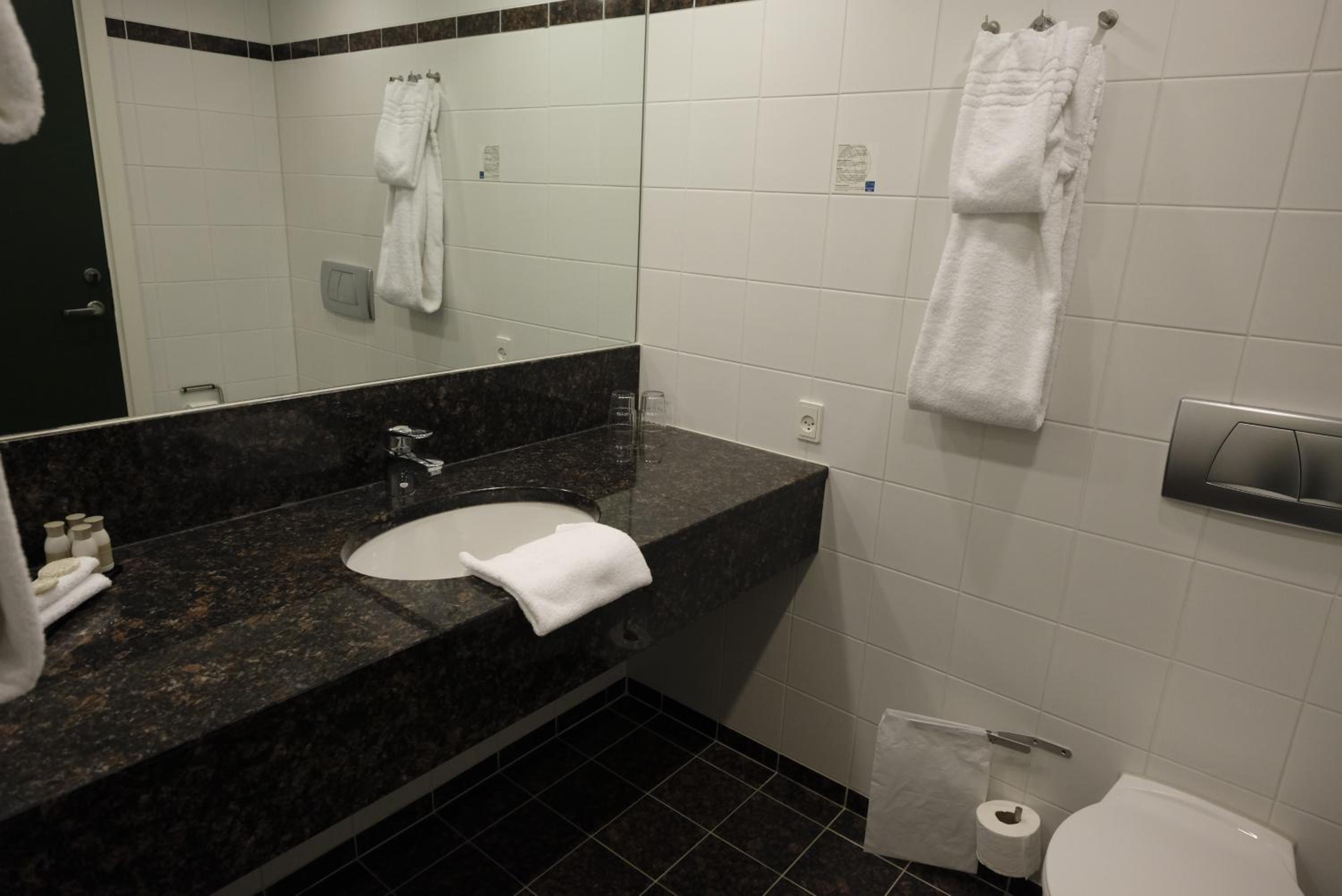 Large Twin Room - Photo 5