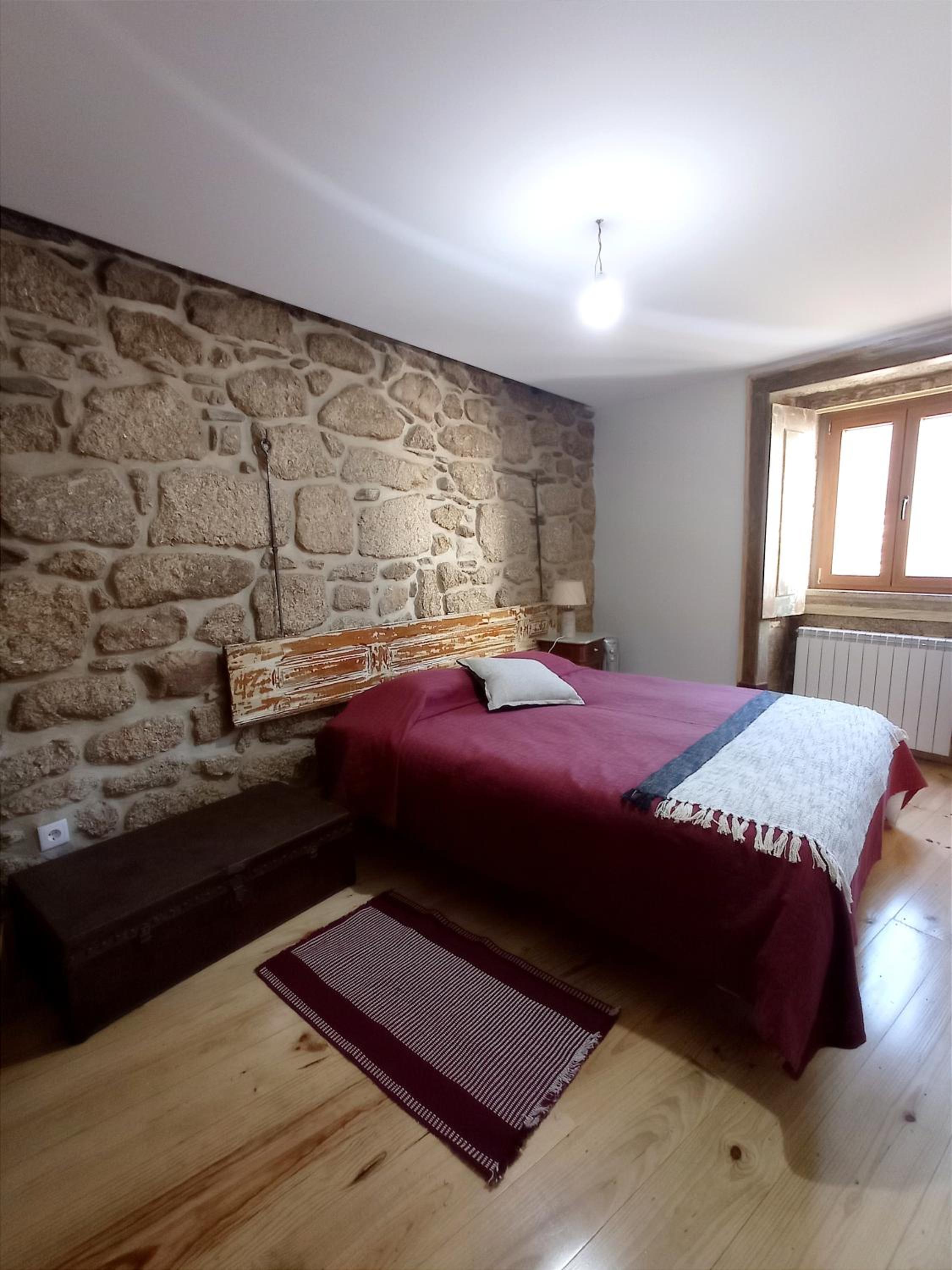 Five-Bedroom House photo 1