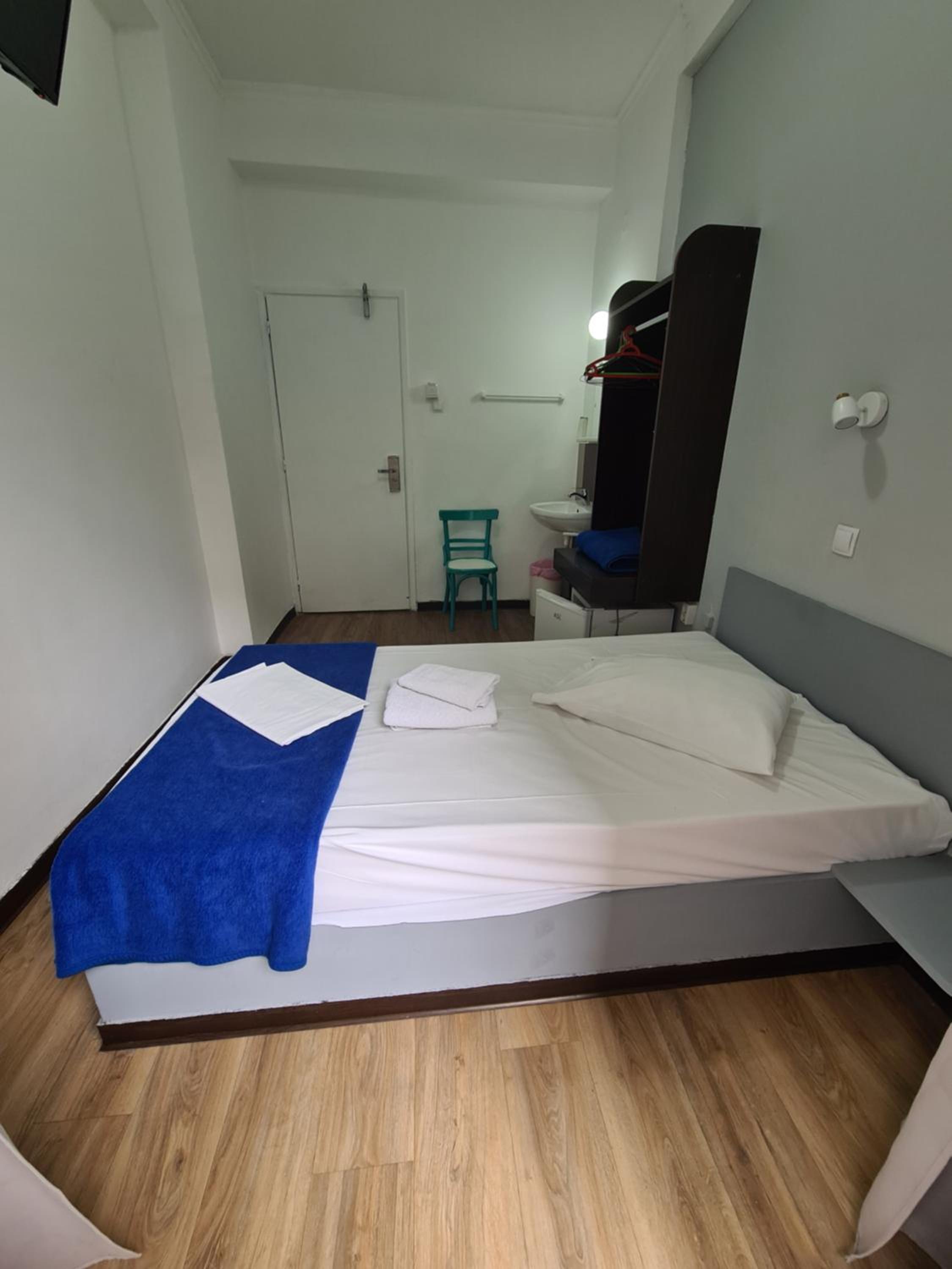 Single Room with Shared Bathroom photo 1