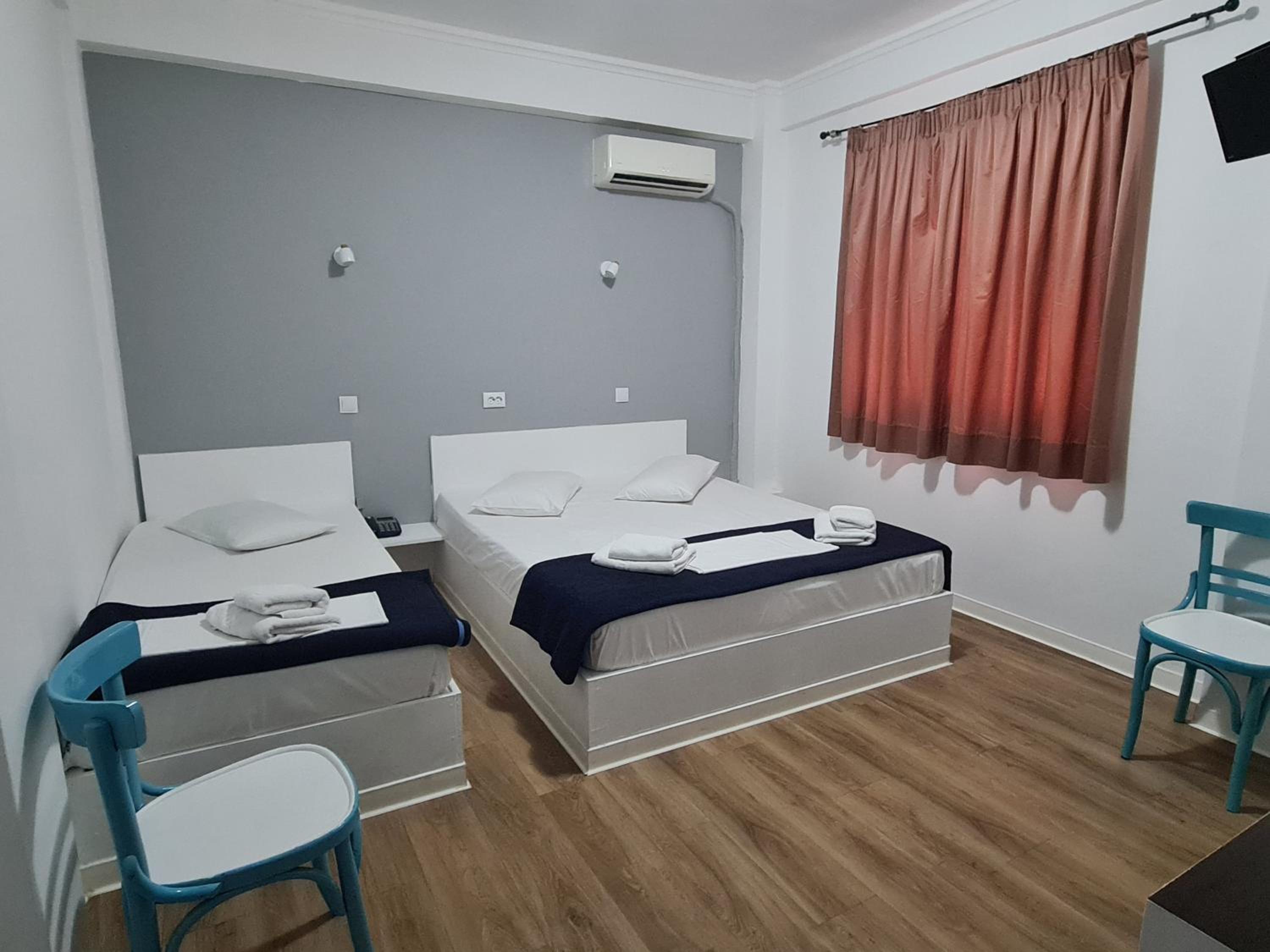 Triple Room with Private Bathroom photo 2